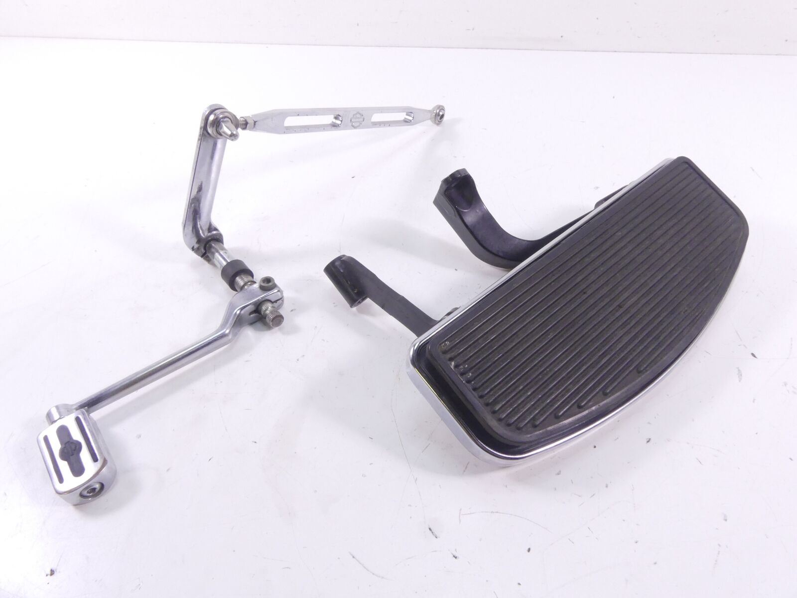 2011 Harley Touring FLHRC Road King Front Left Floorboard & Shifter 50621-06 | Mototech271