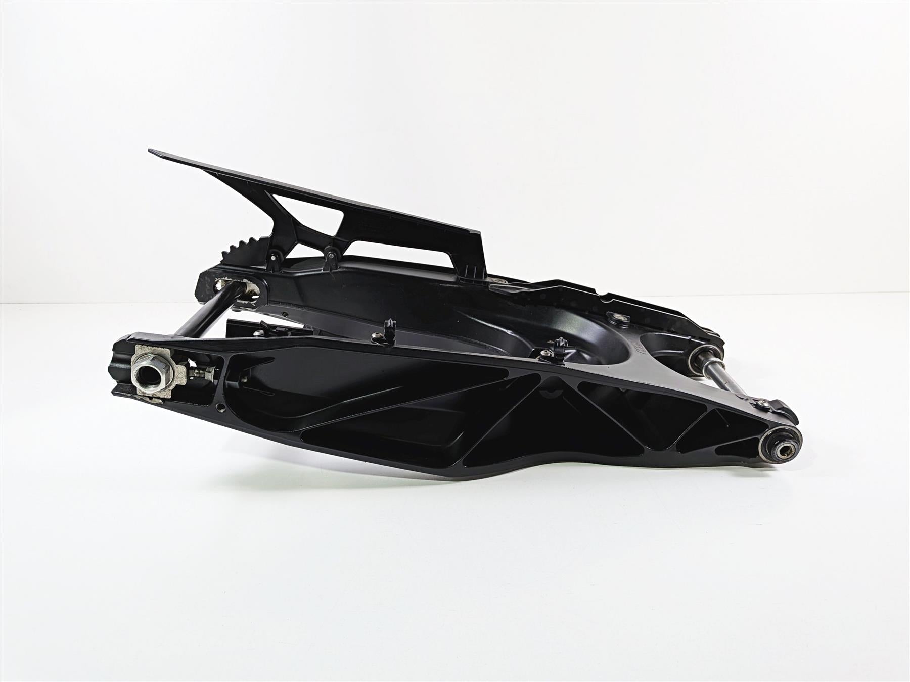 2016 KTM 1290 Super Adventure Swingarm Swing Arm & Axle 6040403004433 {{ shop.shopifyCountryName }} - Mototech271