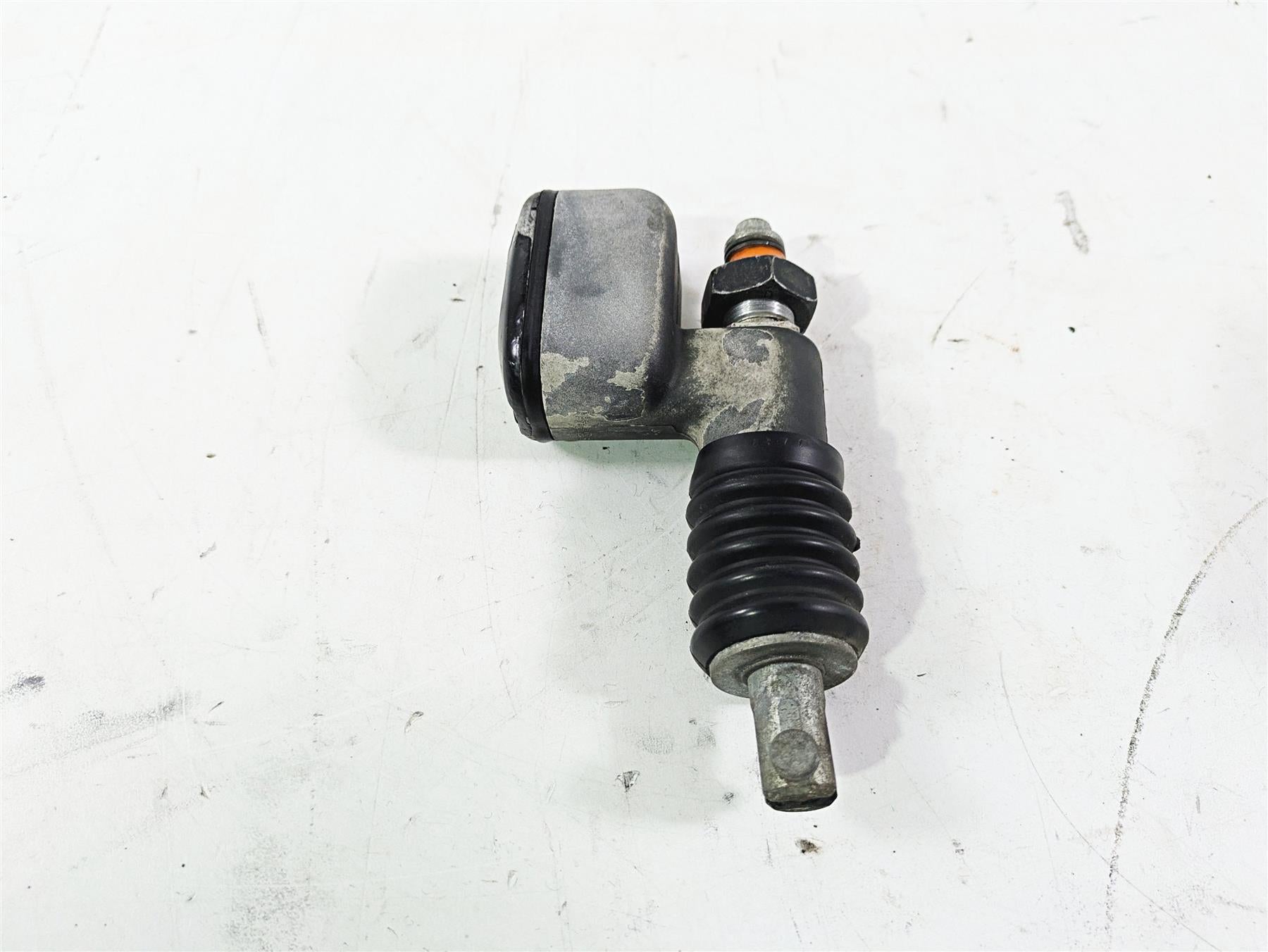 2004 Harley FLSTCI Softail Heritage Rear Brake Master Cylinder -Works 41755-99F {{ shop.shopifyCountryName }} - Mototech271