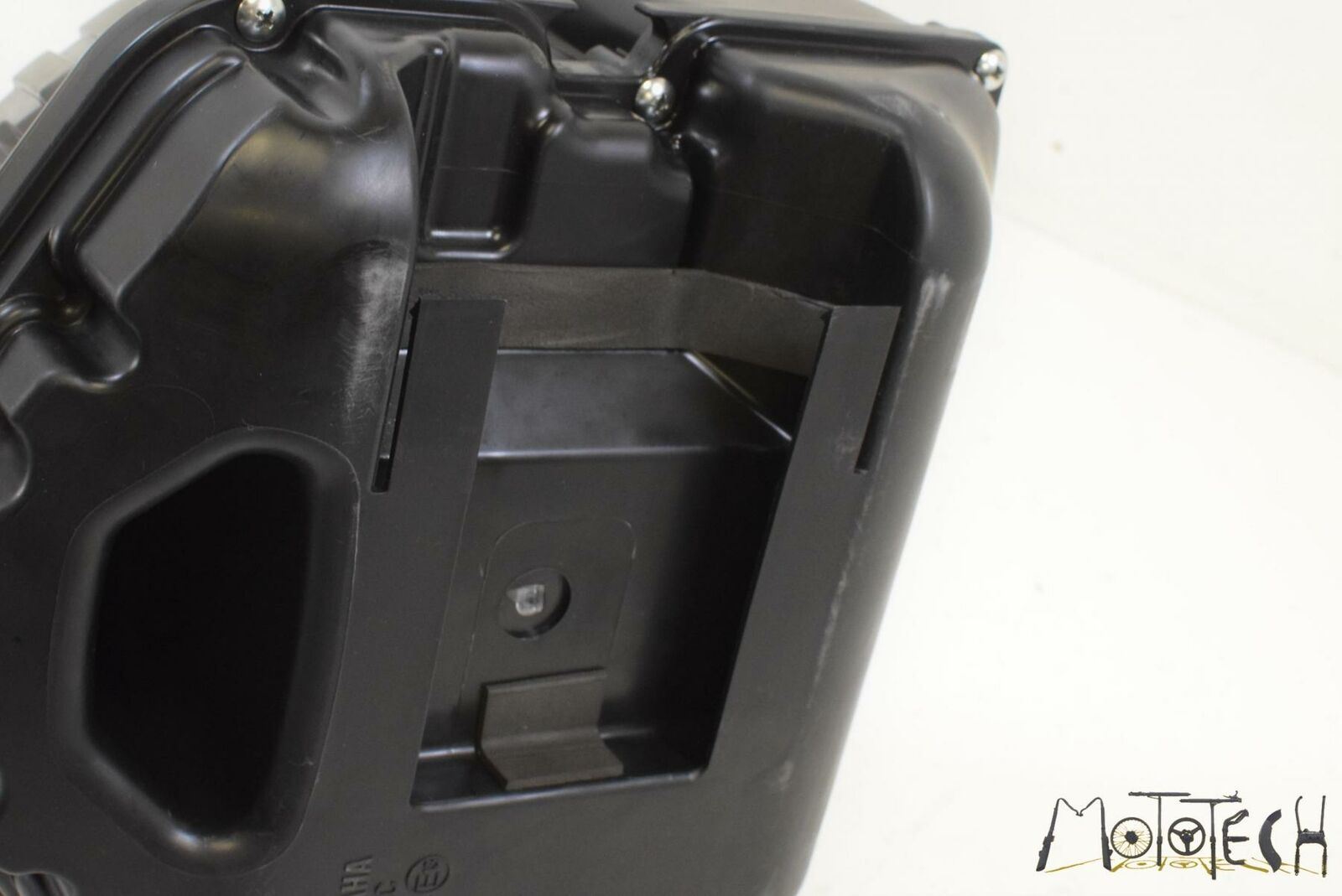 2016 Yamaha MT09 FZ09 Air Cleaner Breather Filter Box Assembly 90110-06388-00 {{ shop.shopifyCountryName }} - Mototech271