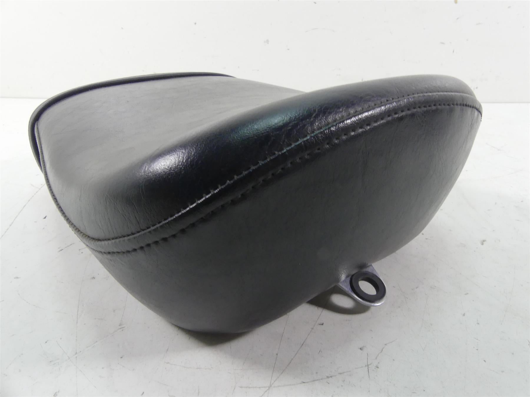 2002 Yamaha XVS1100 V-Star Rear Passenger Pillion Seat Saddle 5KS-24750-00-00 {{ shop.shopifyCountryName }} - Mototech271