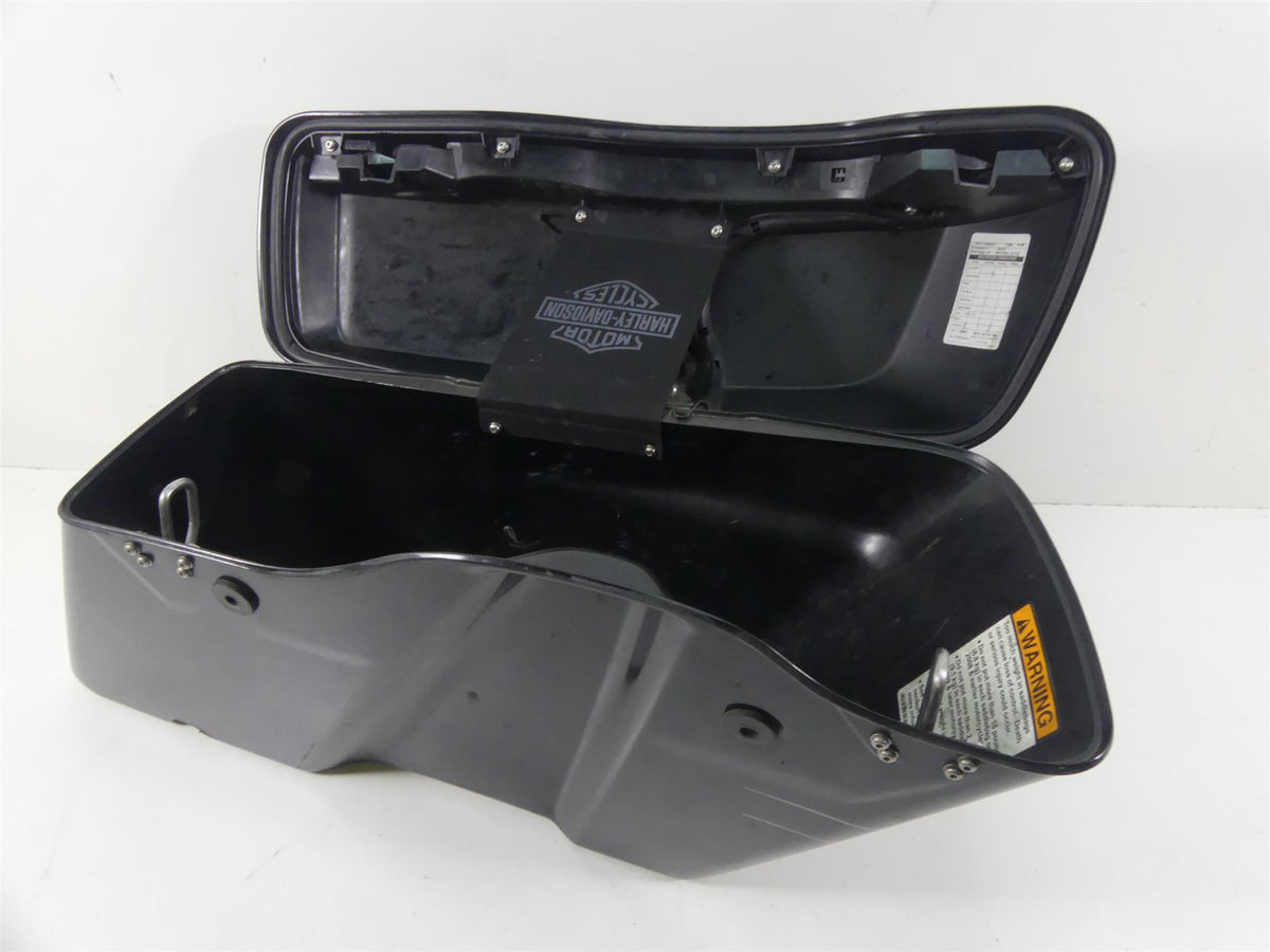 2014 Harley Touring FLHXS Street Glide Sp Left Saddlebag Saddle Bag 90200414 {{ shop.shopifyCountryName }} - Mototech271