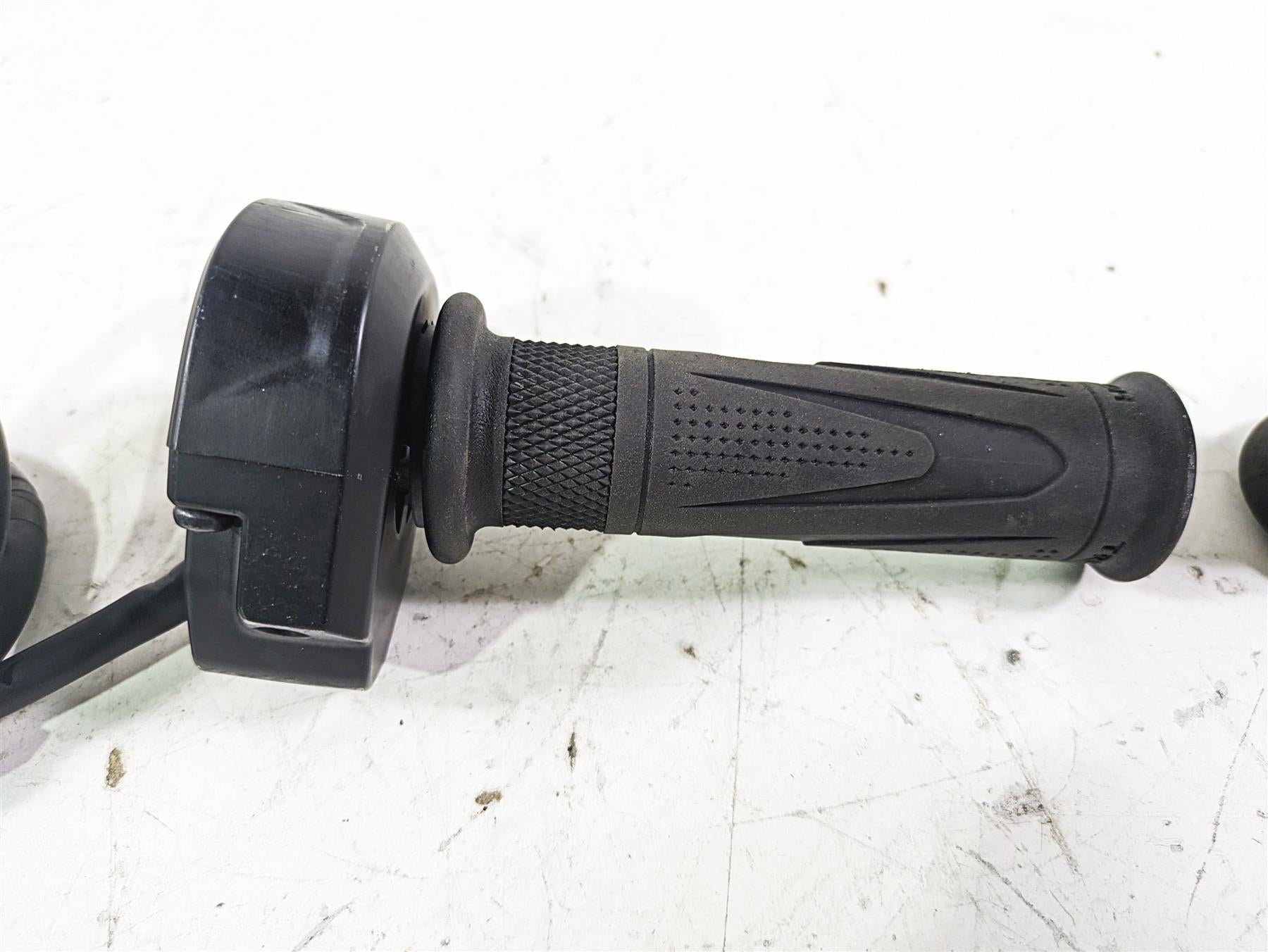 2023 Triumph Street Triple 765 RS Fly By Wire Throttle Grip Sensor T2042226 {{ shop.shopifyCountryName }} - Mototech271
