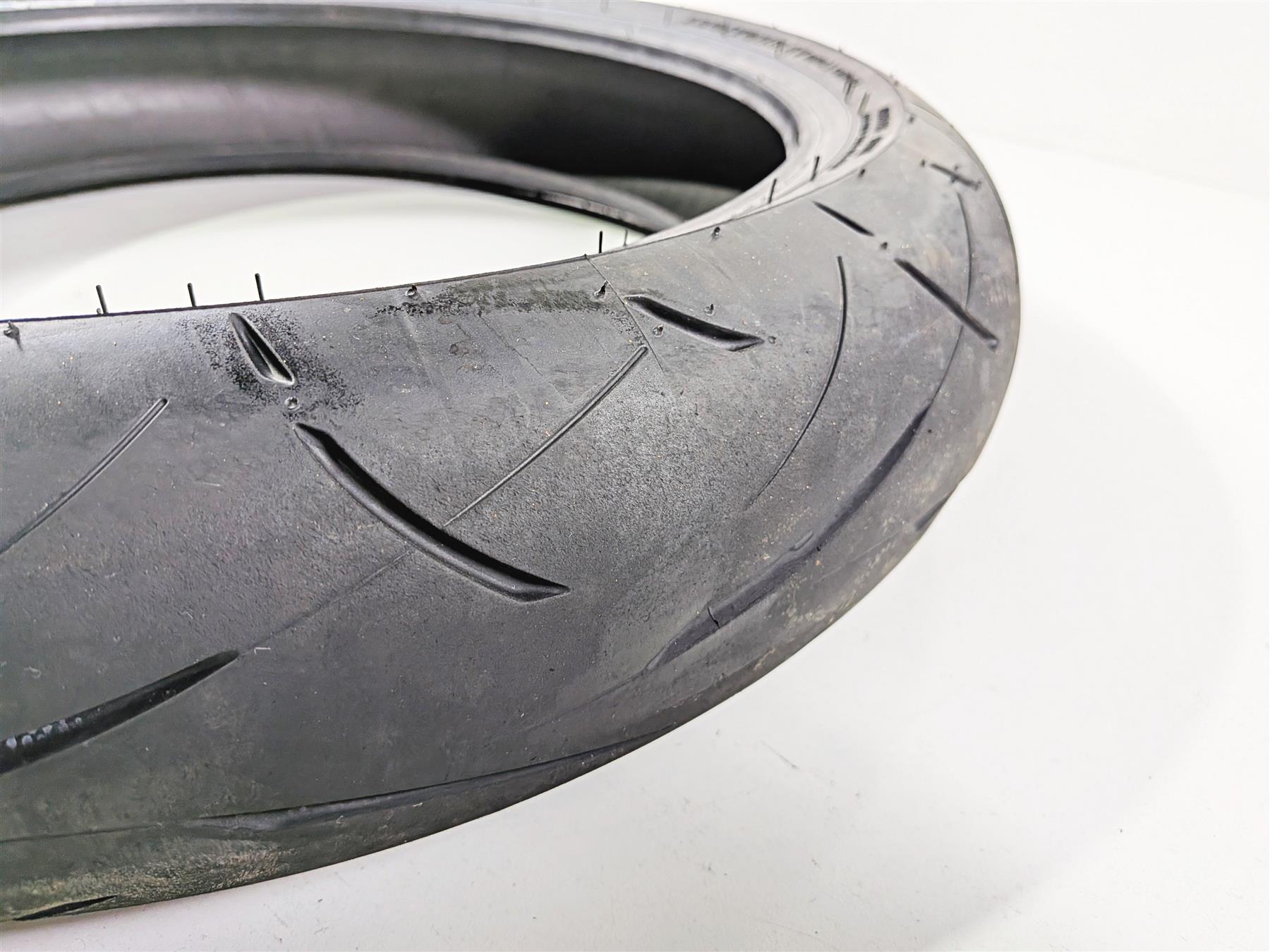 Used Front Motorcycle Tire Dunlop Sportmax Roadsport 2 120/70-R17 58W DOT2624 45238704-Mototech271