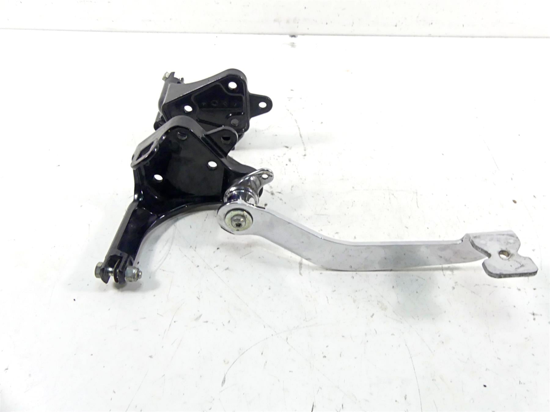 2006 Harley Softail FXSTSI Springer Left Right Footpeg Mounts 33683-00 42507-00 {{ shop.shopifyCountryName }} - Mototech271
