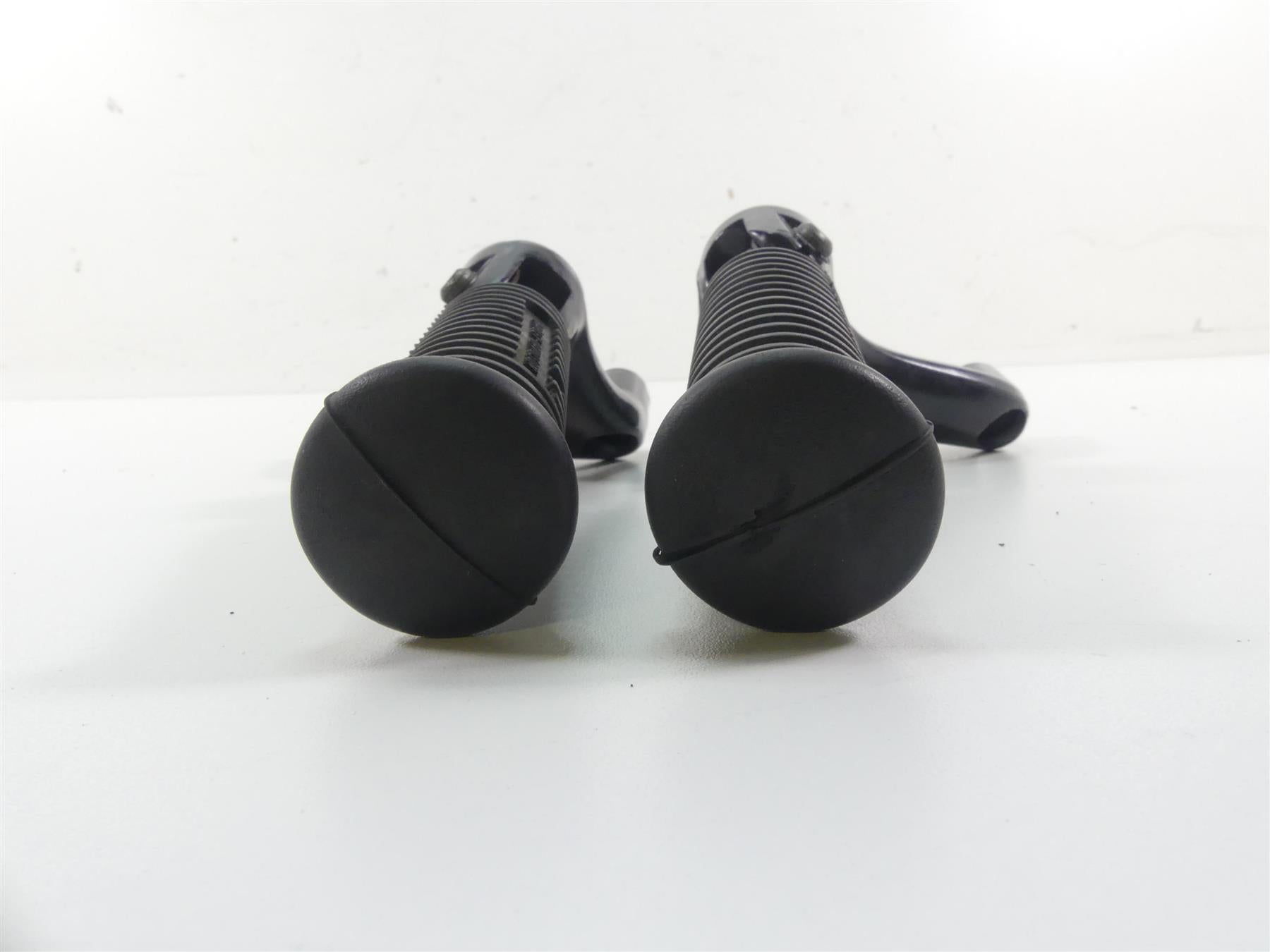 2006 Harley Sportster XL1200 Custom Rear Passenger Foot Peg Rest Set 49314-04 {{ shop.shopifyCountryName }} - Mototech271