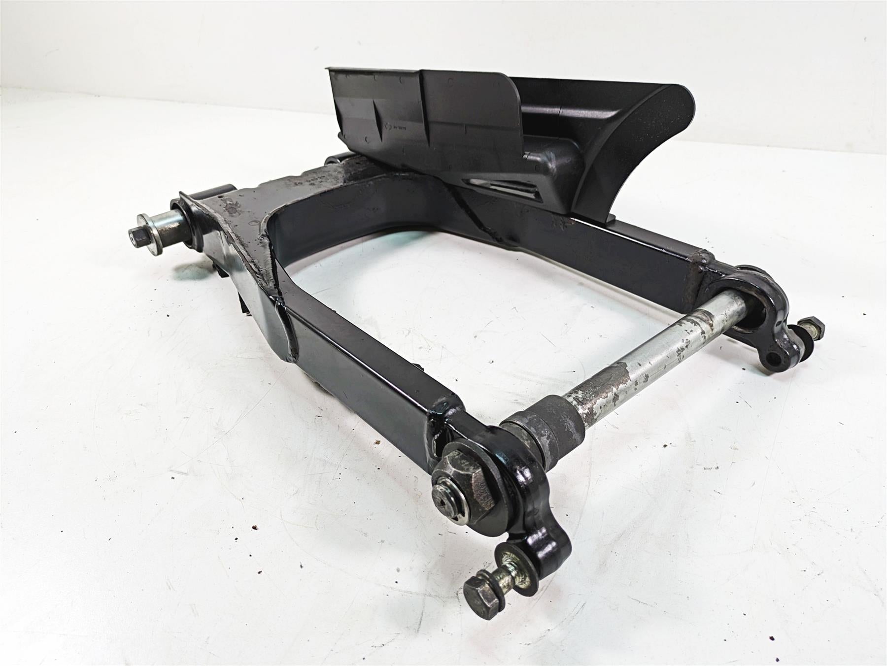 2005 Harley Touring FLHTCUI Electra Glide Rear Swing Arm Swingarm 1