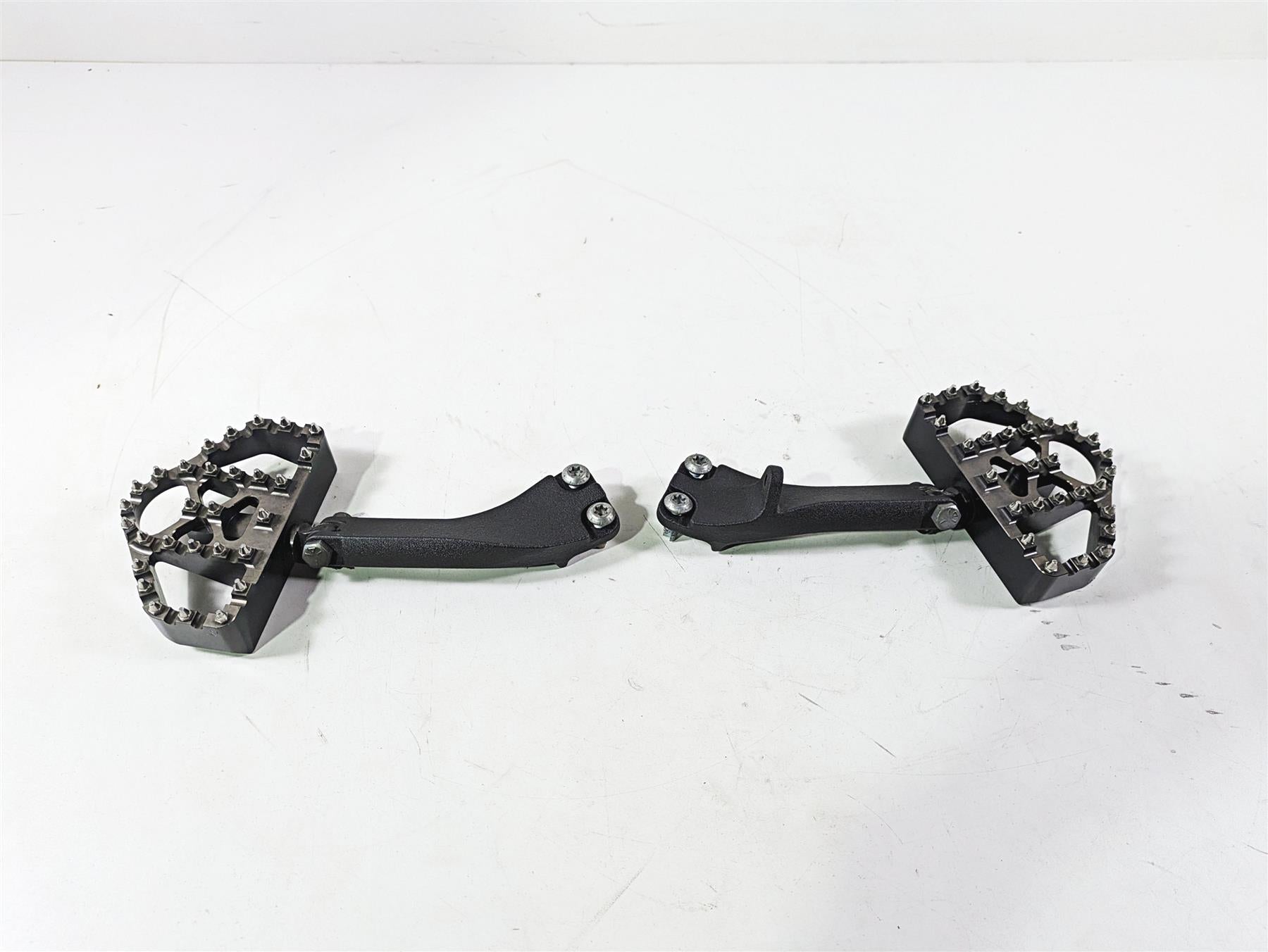2017 Harley Dyna FXDB Street Bob Passenger Footpeg Custom Set -READ 49230-06 | Mototech271