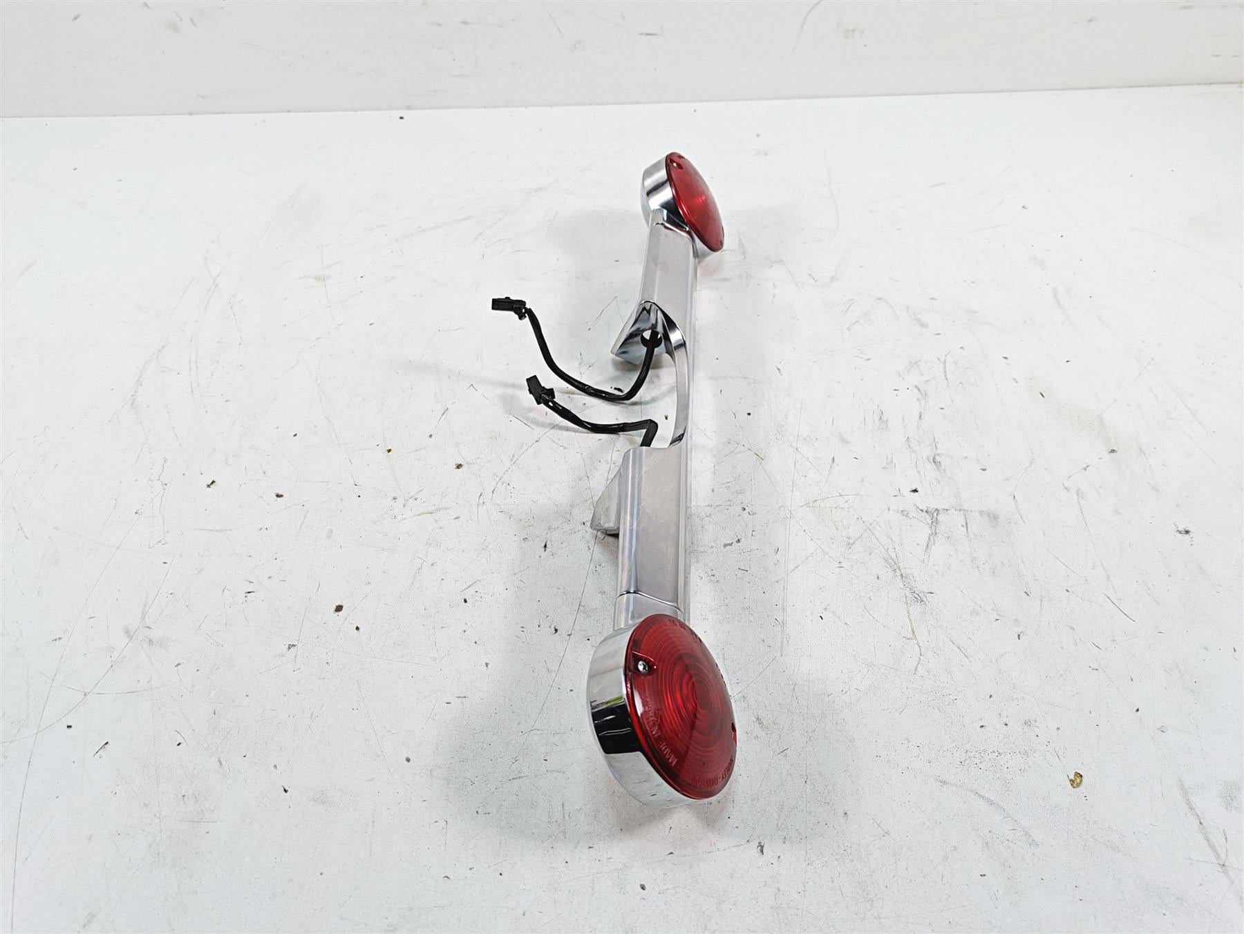 2009 Harley Touring FLHTCU Electra Glide Rear Blinker Turn Signal Bar 68510-74C {{ shop.shopifyCountryName }} - Mototech271