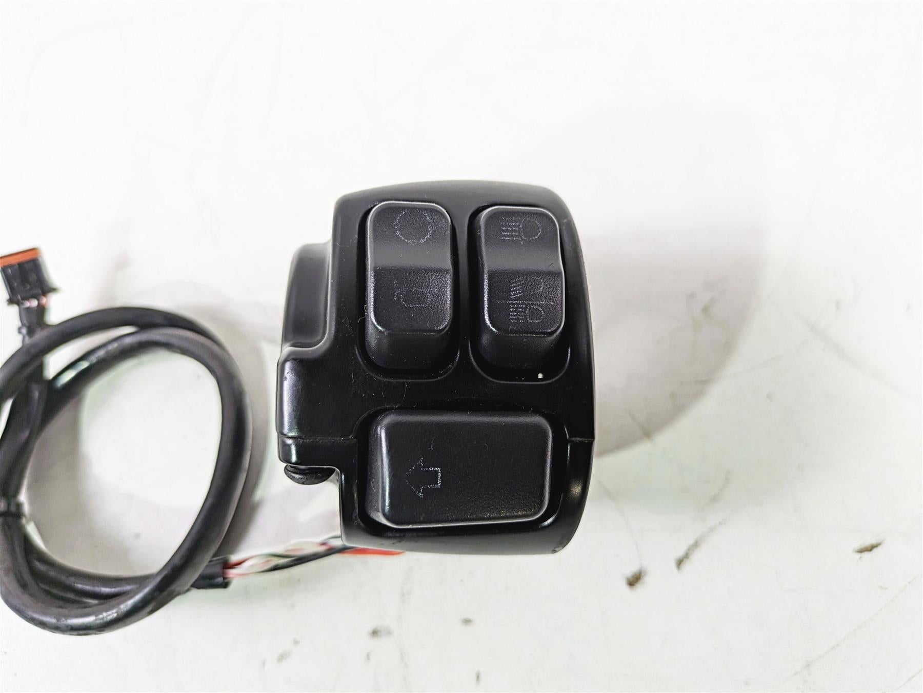 2018 Harley FXBR Softail Breakout Left Hand Blinker Control Switch 71500292 {{ shop.shopifyCountryName }} - Mototech271