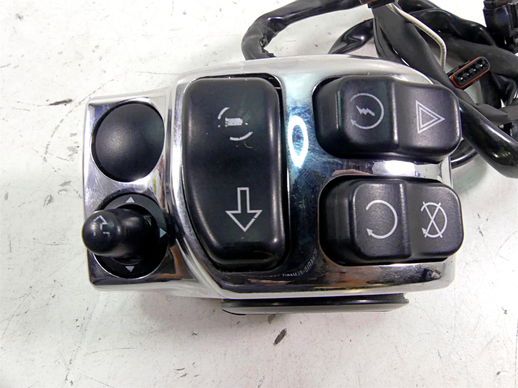 2015 Harley Touring FLHXS Street Glide Chrome Right Hand Control Switch 71500129 {{ shop.shopifyCountryName }} - Mototech271