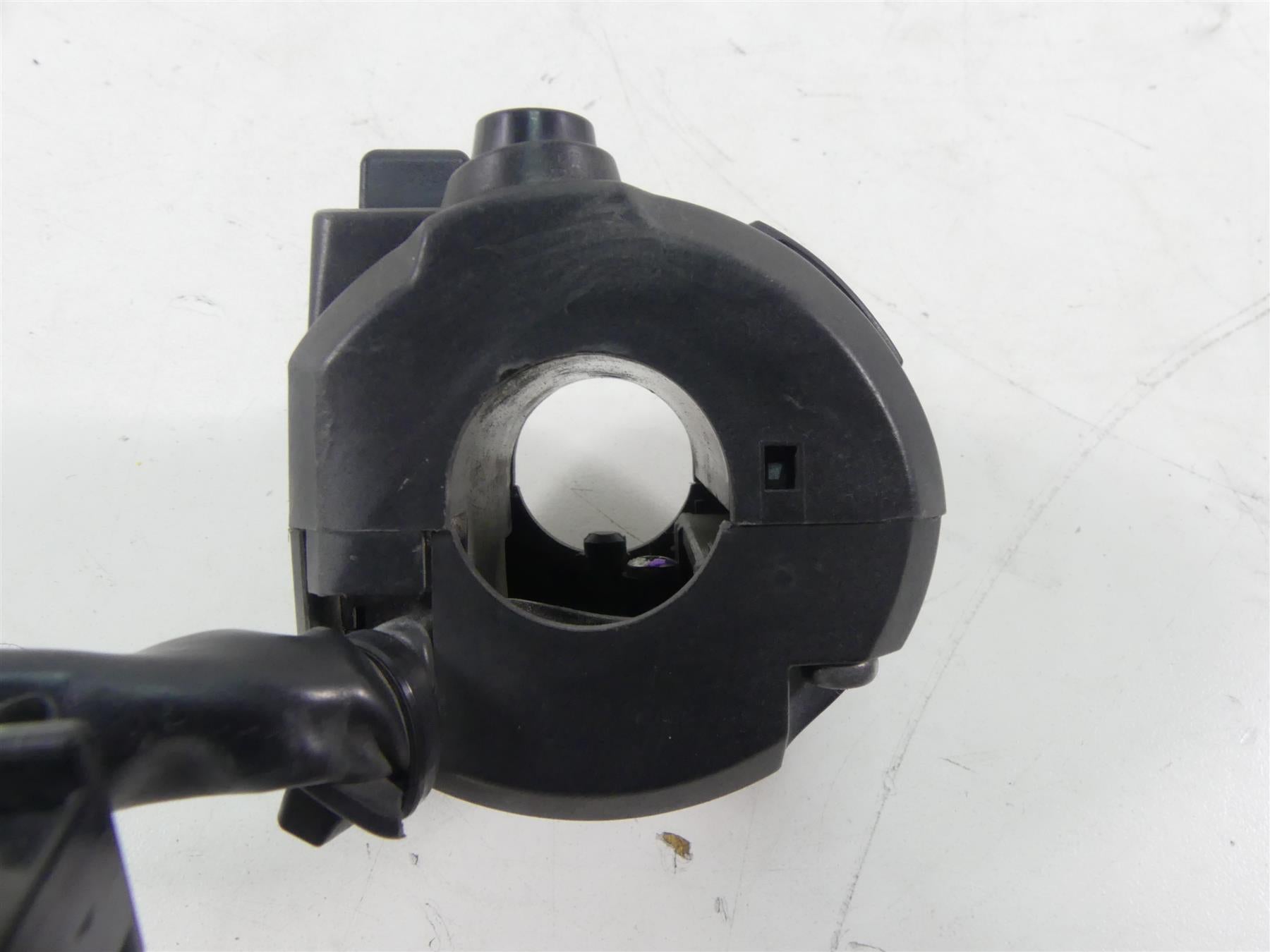 2015 Yamaha MT09 FZ09 Left Hand Blinker Control Switch -Read 1RC-83972-01-00 {{ shop.shopifyCountryName }} - Mototech271