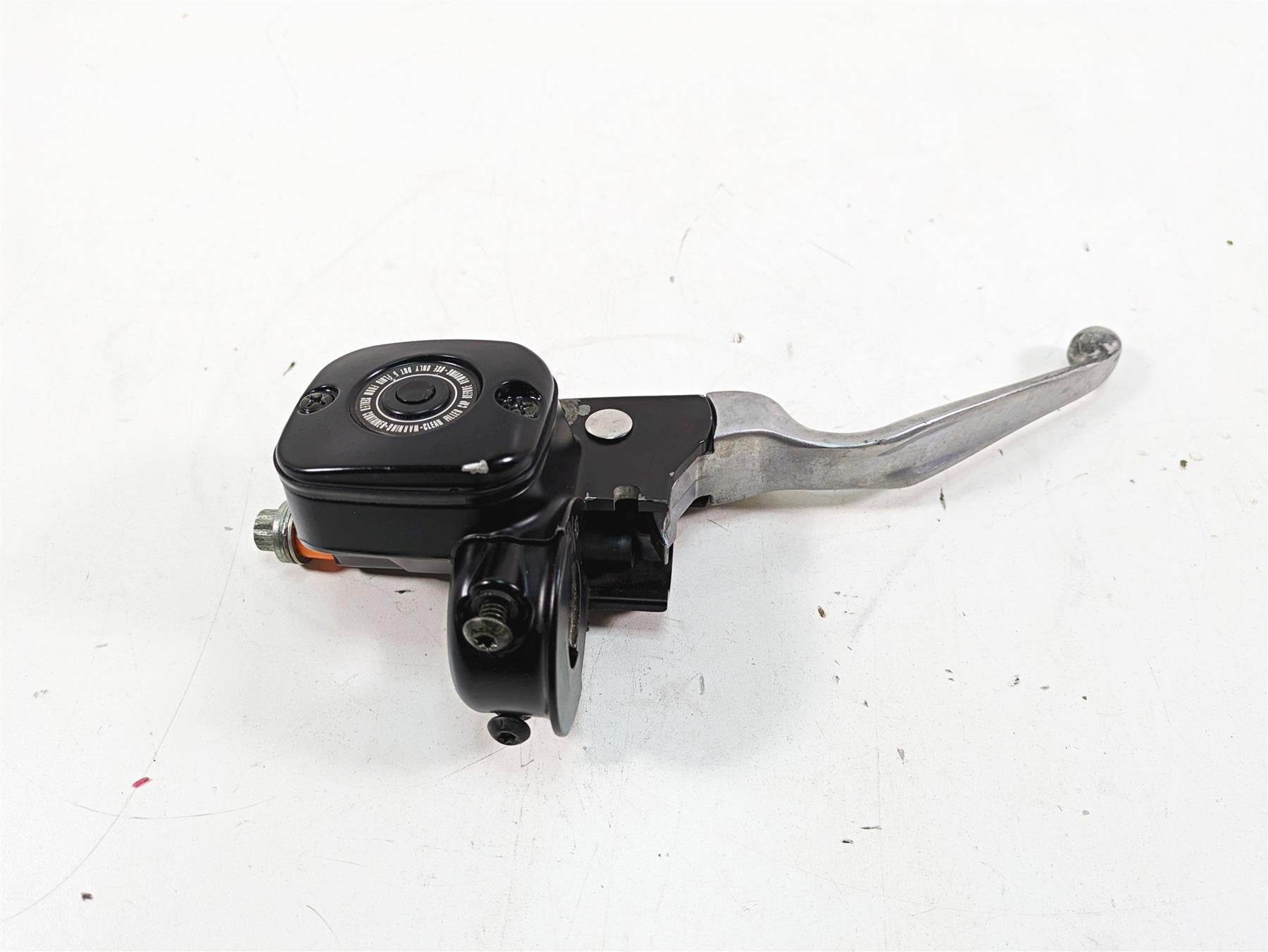 2005 Harley Dyna FXDL Low Rider Front Brake Master Cylinder 9/16" 45019-96F {{ shop.shopifyCountryName }} - Mototech271