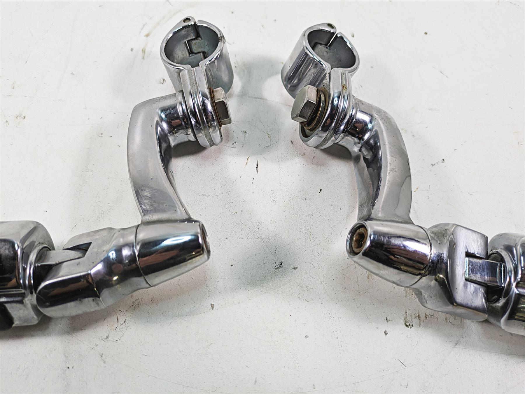 2006 Harley Touring FLHTCUI Electra Glide Highway Footpeg Willi G Skull 50370-04 {{ shop.shopifyCountryName }} - Mototech271
