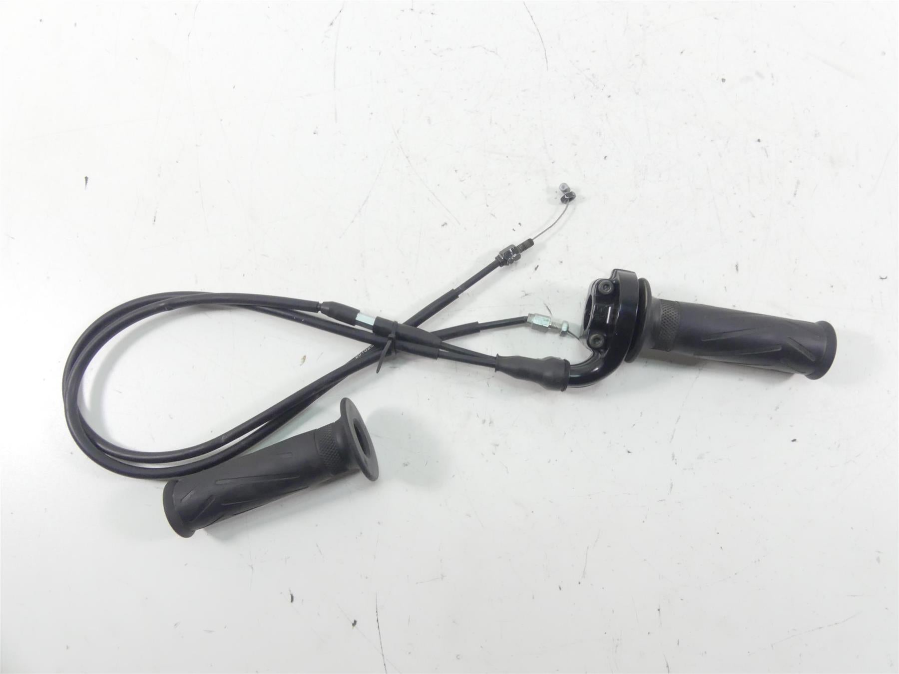 2008 Yamaha FZ1 Fazer Hand Throttle Grip Cable Set 4YR-26240-02-00 4YR-26240-03 {{ shop.shopifyCountryName }} - Mototech271