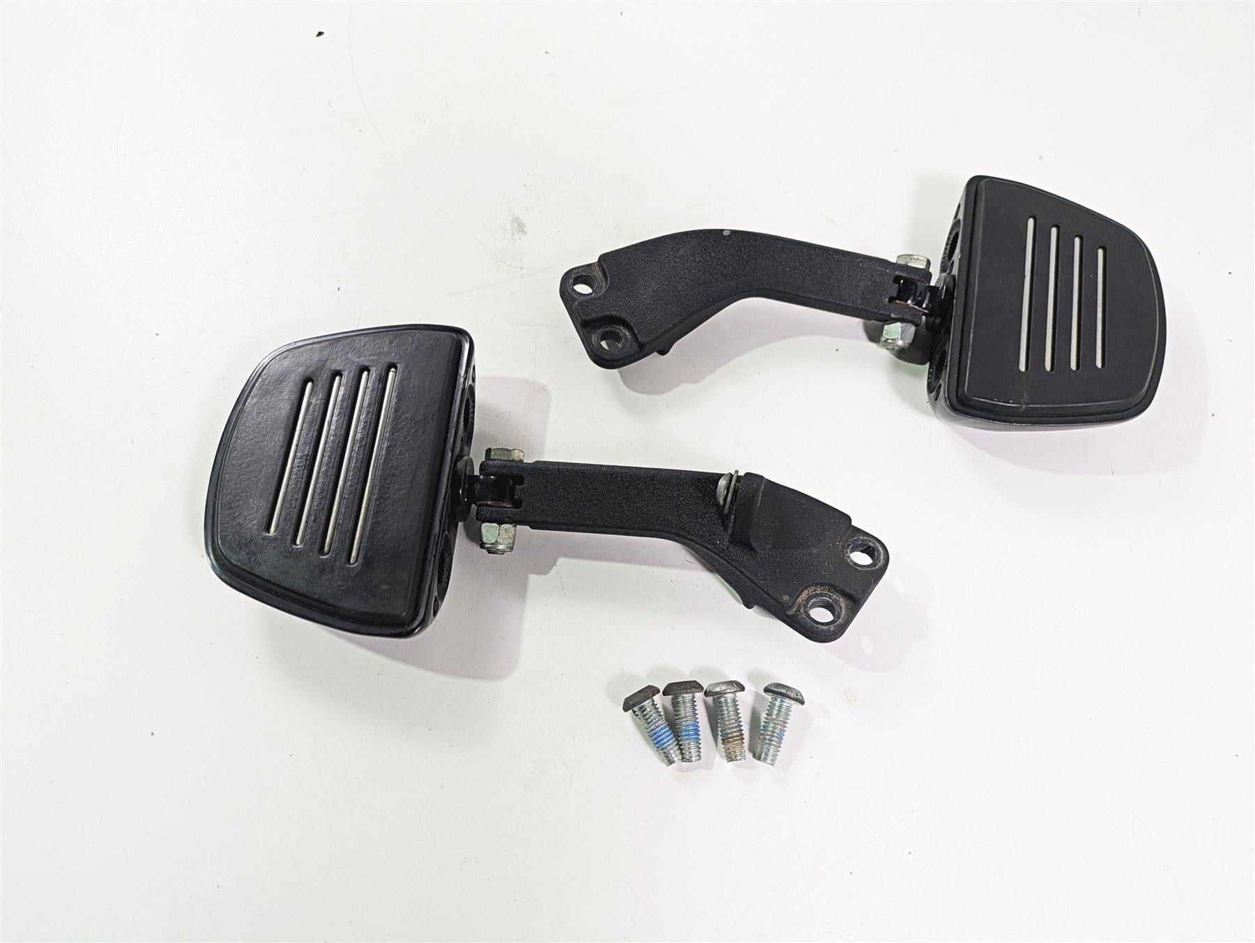 2009 Harley FXDC Dyna Super Glide Passenger Floorboard + Mount Set 49230-06 {{ shop.shopifyCountryName }} - Mototech271
