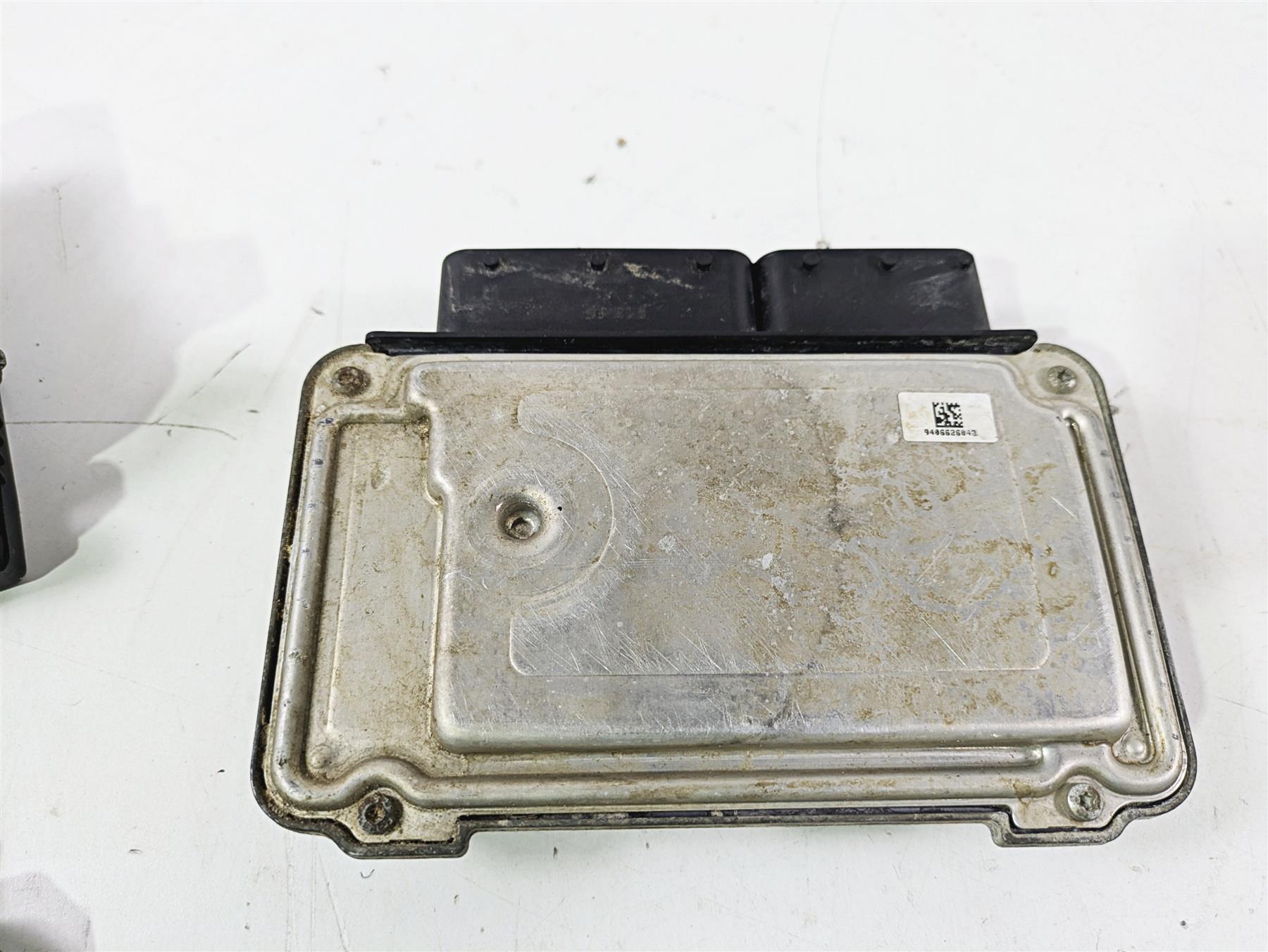 2015 BMW R1200GS Adv K51 Cdi Ignition Switch Handsfree Key Lock Set 8546129 {{ shop.shopifyCountryName }} - Mototech271