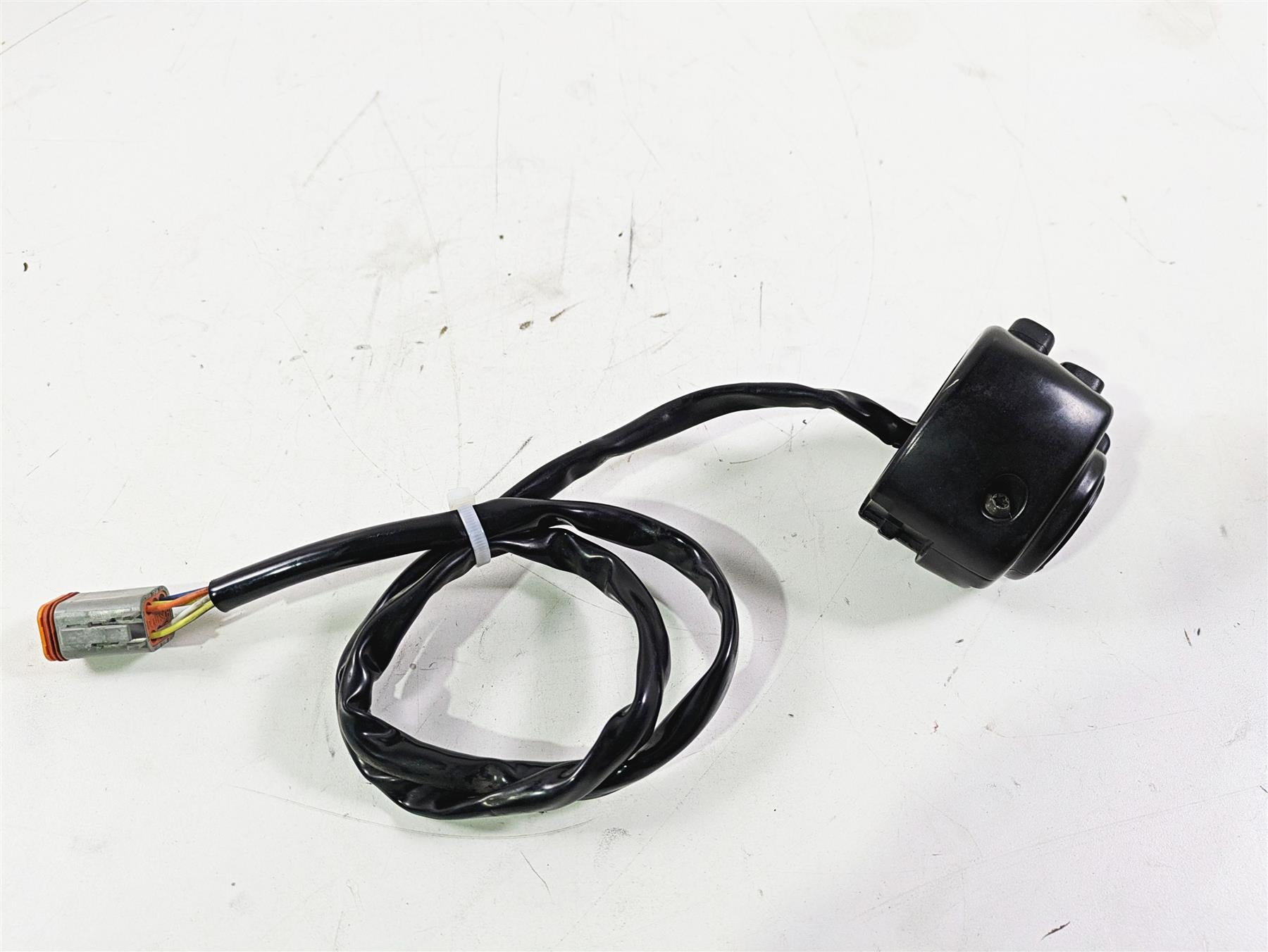 2002 Harley Dyna FXDL Low Rider Left Hand Control Switch 71682-06A {{ shop.shopifyCountryName }} - Mototech271