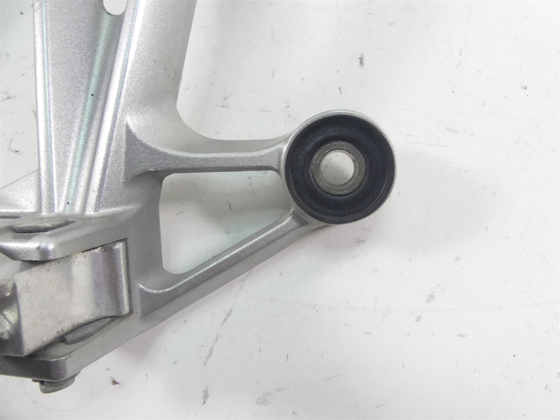 2008 Yamaha FZ1 Fazer Rear Passenger Footpeg Set 2D1-2741L-00-00 2D1-2742L-00-00 {{ shop.shopifyCountryName }} - Mototech271