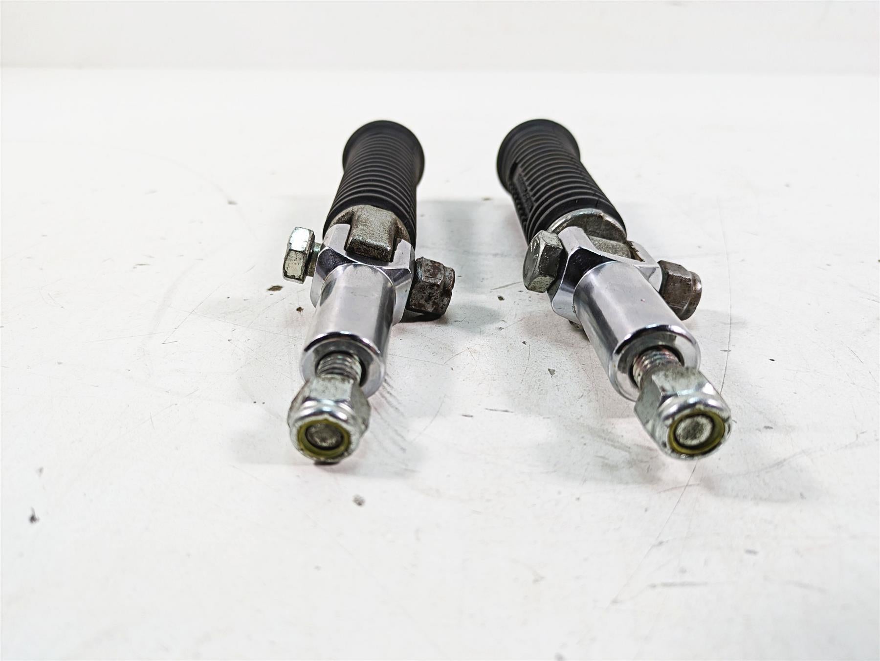 2006 Harley FLSTI Softail Heritage Rear Footpeg Foot Peg Set 33048-72 {{ shop.shopifyCountryName }} - Mototech271