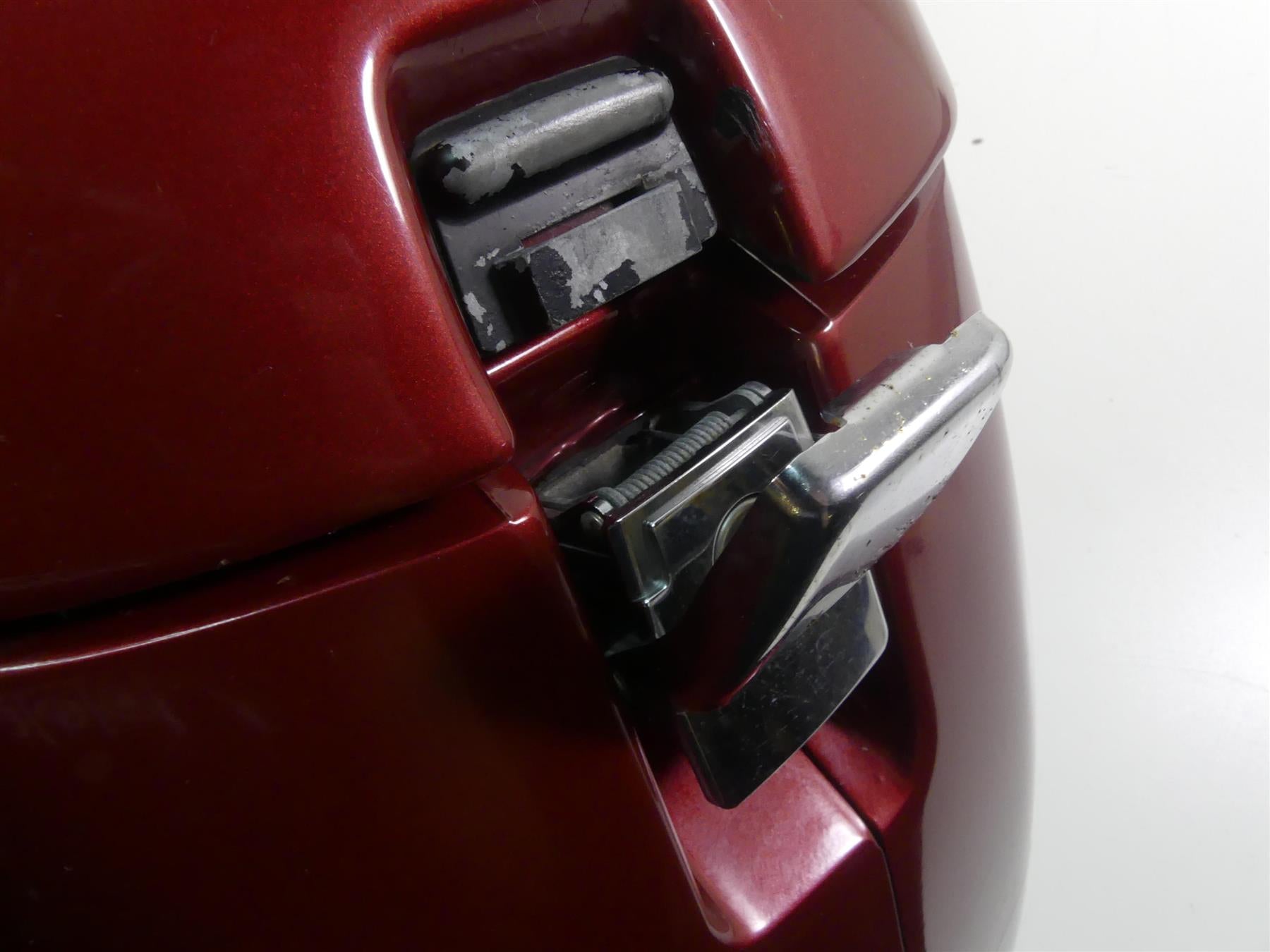 1998 Honda Shadow VT1100T Left Saddlebag Saddle Bag Luggage Box 81424-MBC-000 {{ shop.shopifyCountryName }} - Mototech271