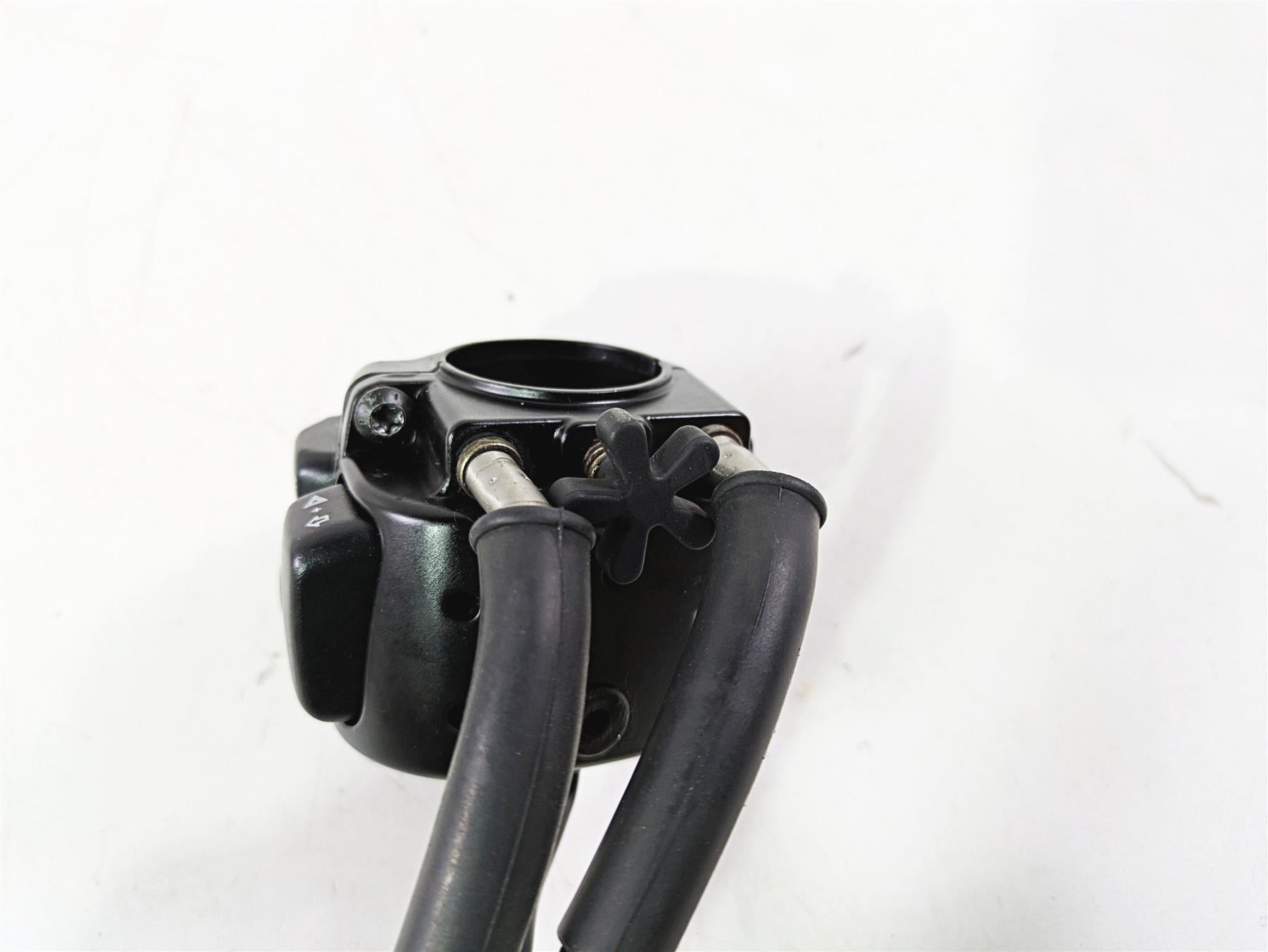 2010 Harley VRSCF Muscle Rod Right Hand Control Switch READ 71684-06A 71683-06A {{ shop.shopifyCountryName }} - Mototech271