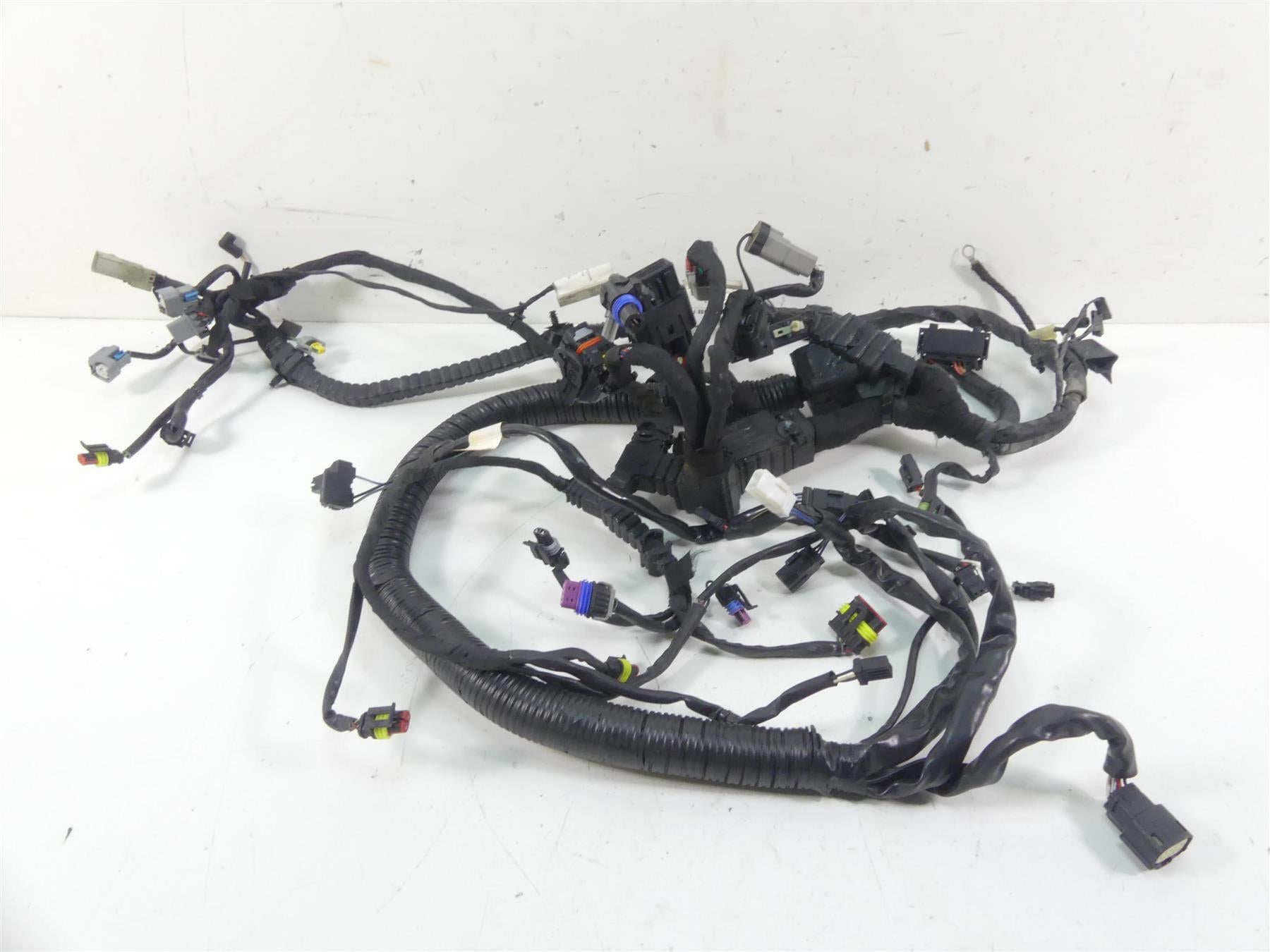 2015 Harley FLD Dyna Switchback Main Wiring Harness Abs - No Cuts 71075-12A