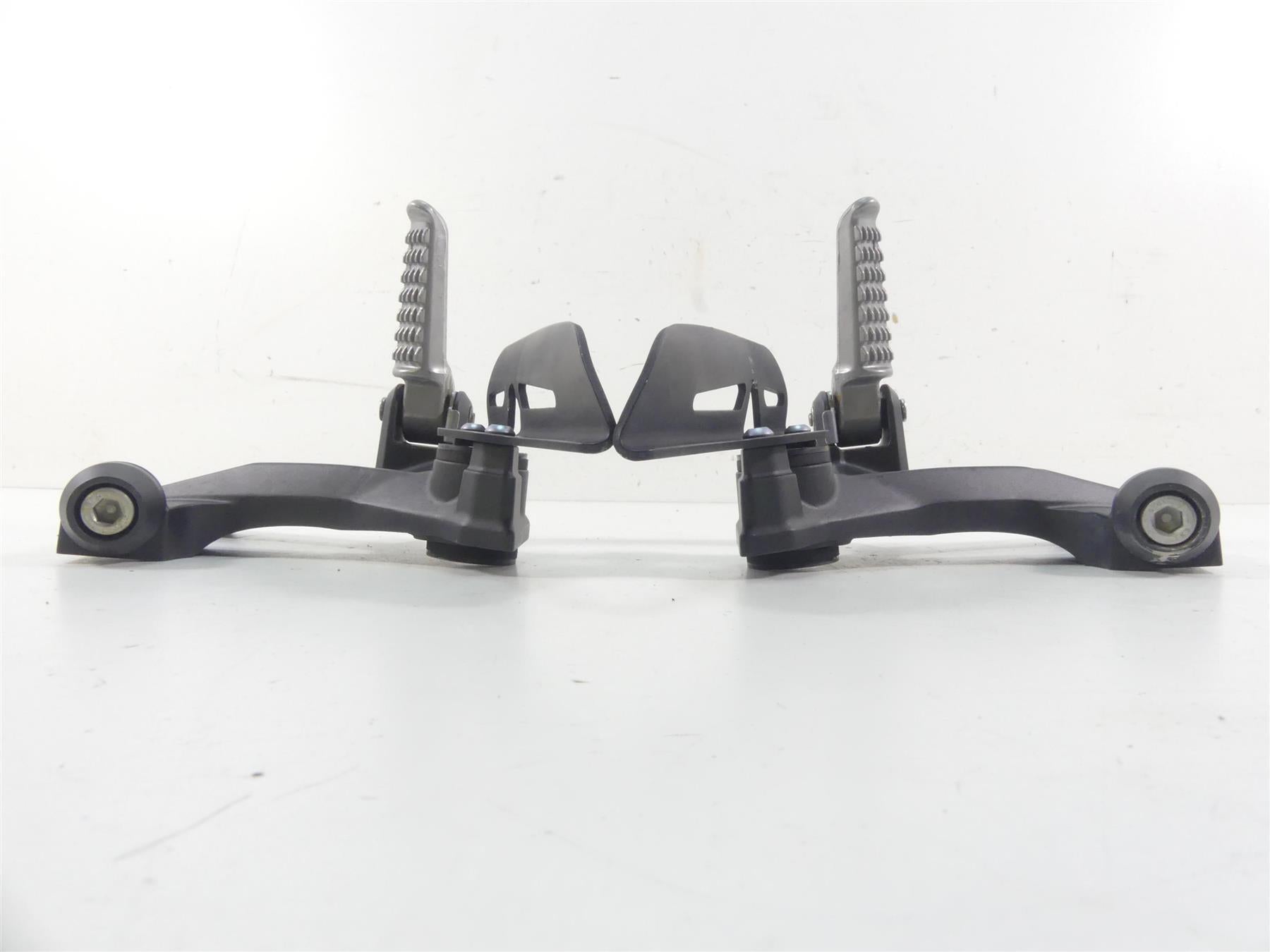 2021 Kawasaki ZX1400 ZX14R Ninja Rear Passenger Footpeg Set 35063-0783-18R {{ shop.shopifyCountryName }} - Mototech271