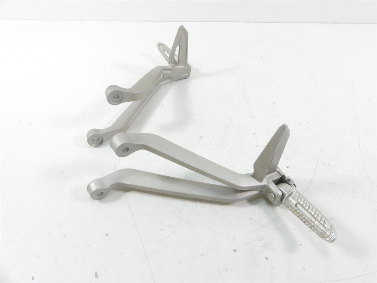 2019 Triumph Street Triple 765R Rear Passenger Footpeg Set T2081986 {{ shop.shopifyCountryName }} - Mototech271