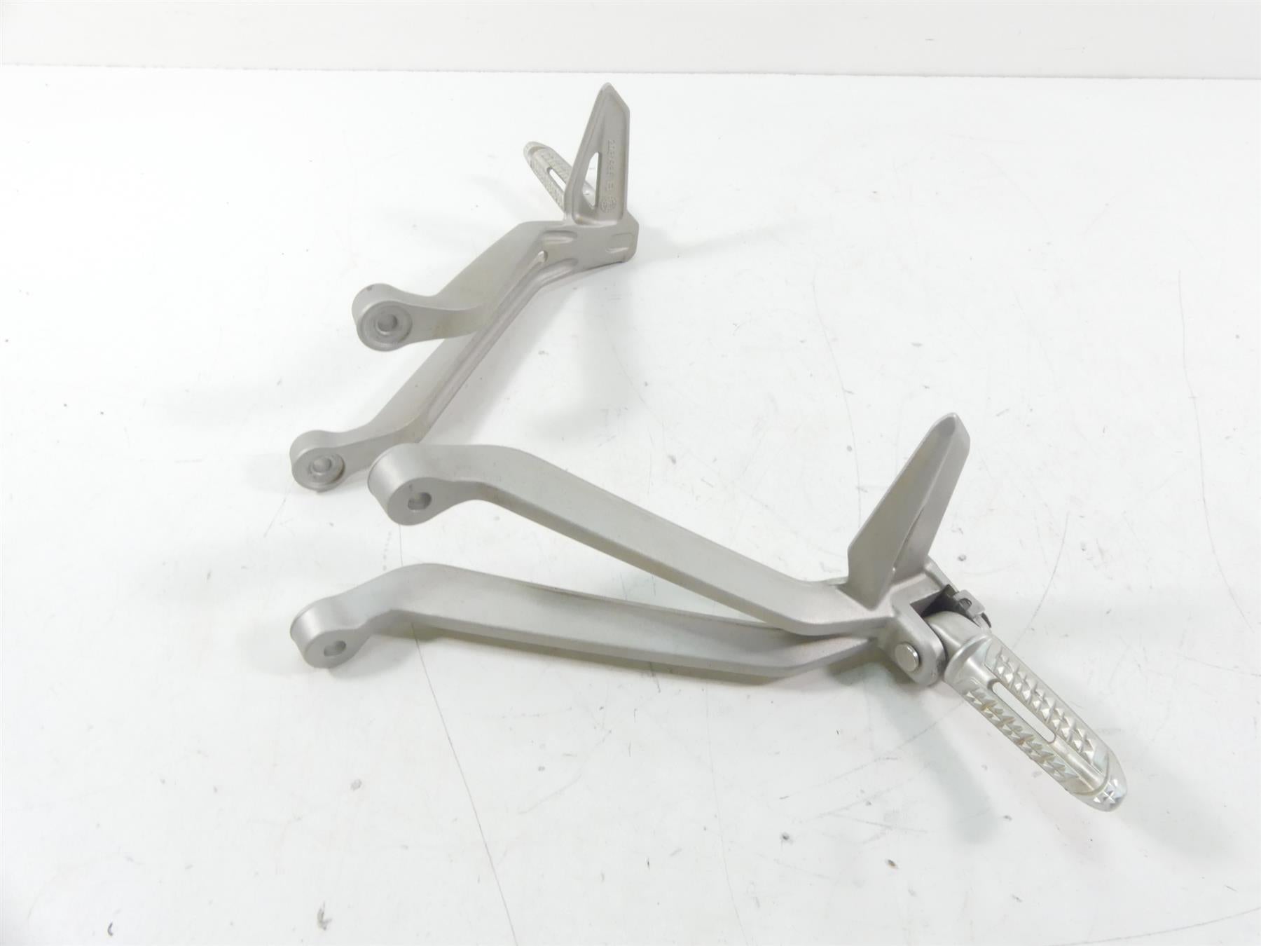 2019 Triumph Street Triple 765R Rear Passenger Footpeg Set T2081986 {{ shop.shopifyCountryName }} - Mototech271