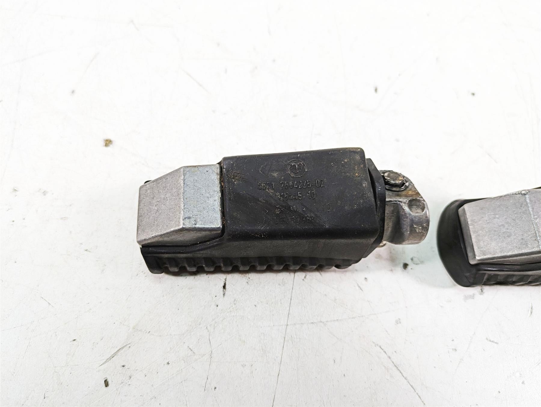 2007 BMW R1200GS K255 Adv Passenger Pillion Footpeg Foot Peg Set 46717664225 {{ shop.shopifyCountryName }} - Mototech271