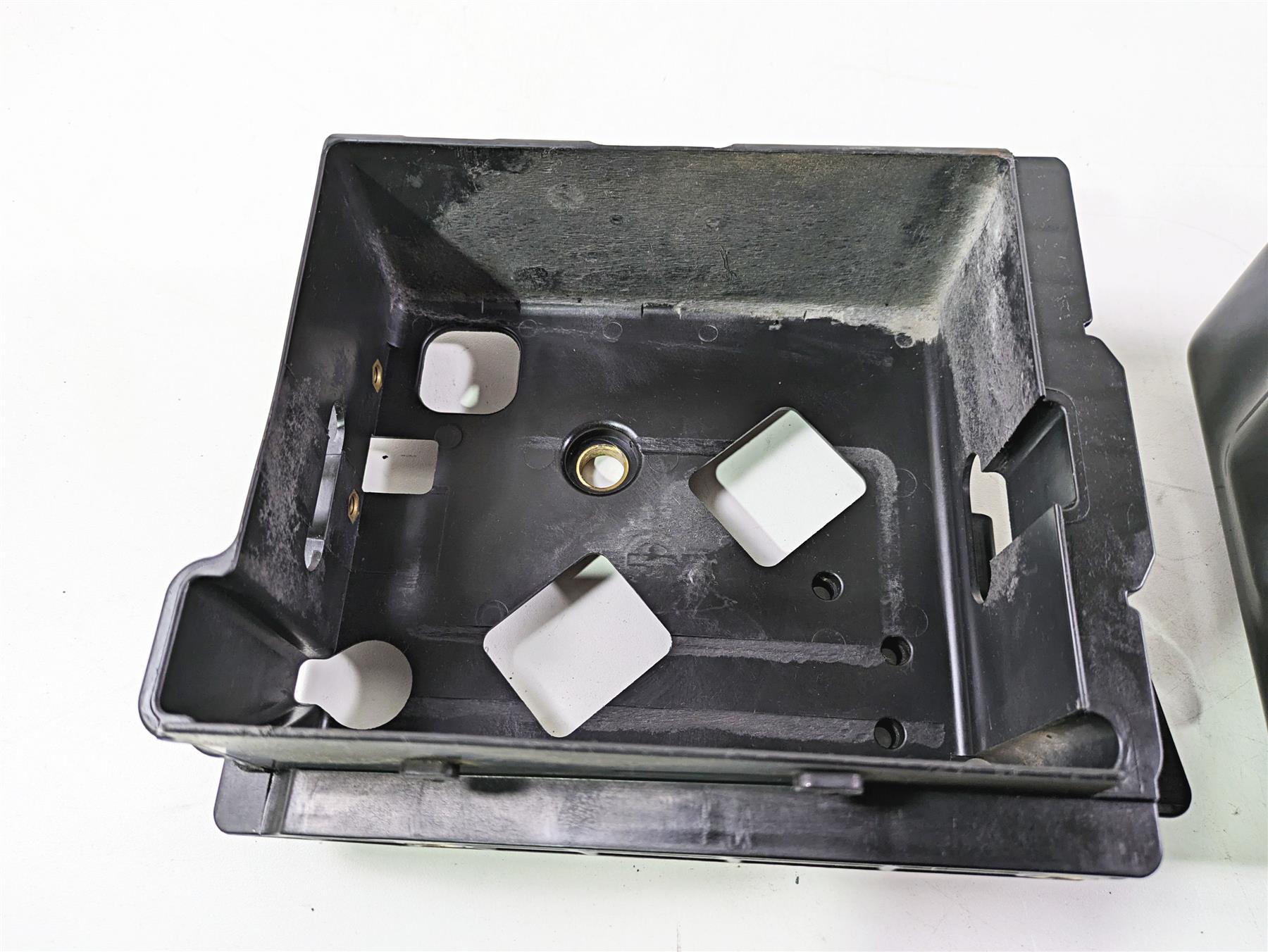 2017 Harley Dyna FXDB Street Bob Battery Carrier Tray Stay & Cover 70379-06B {{ shop.shopifyCountryName }} - Mototech271