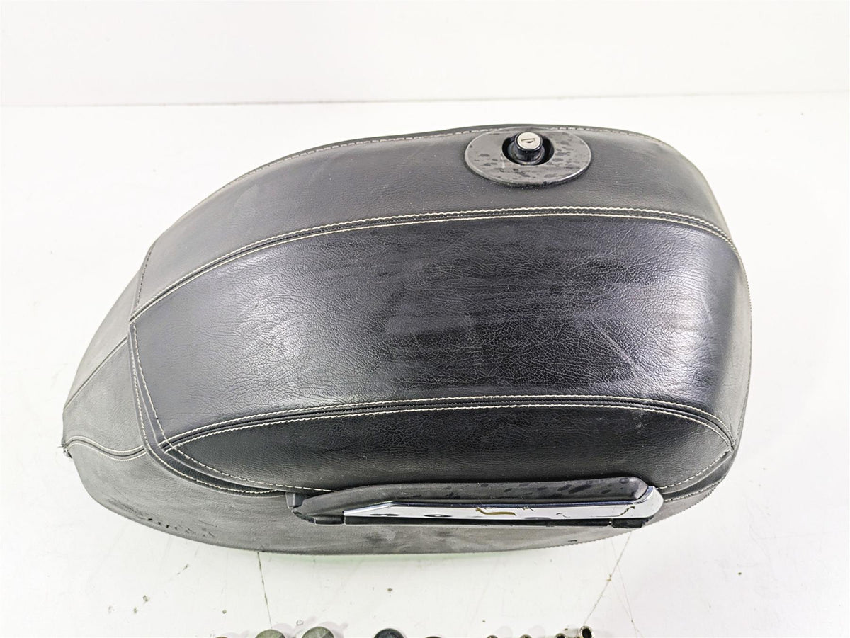 2007 Yamaha XVS1300 V-Star Tour Right Saddlebag + Mount 5S6-F8440-01-00 {{ shop.shopifyCountryName }} - Mototech271