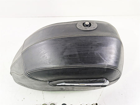 2007 Yamaha XVS1300 V-Star Tour Right Saddlebag + Mount 5S6-F8440-01-00 {{ shop.shopifyCountryName }} - Mototech271