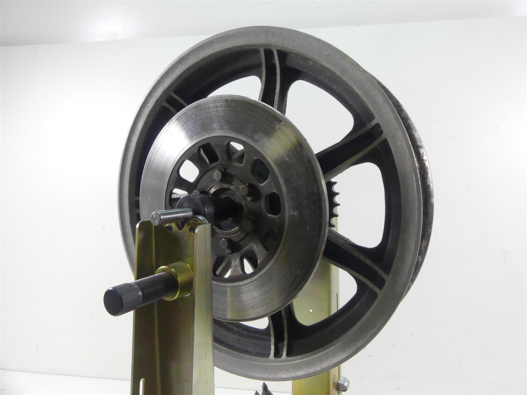 1978 Yamaha XS650 SE Special 16x3 Rear Cast Wheel Rim & Brake Disc 2M0-25338-20 {{ shop.shopifyCountryName }} - Mototech271