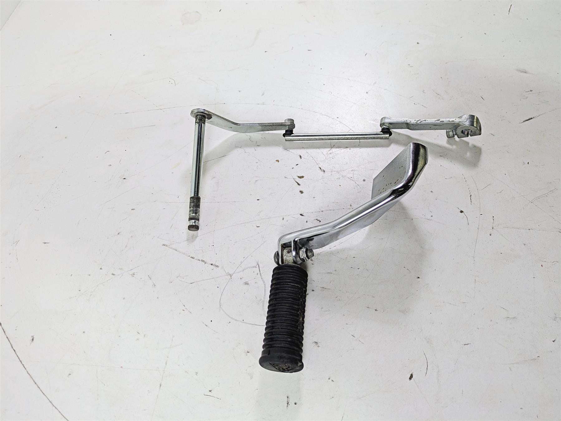 2015 Harley FXDL Dyna Low Rider Left Front Mid Footpeg & Shifter Linkage 50500279 {{ shop.shopifyCountryName }} - Mototech271