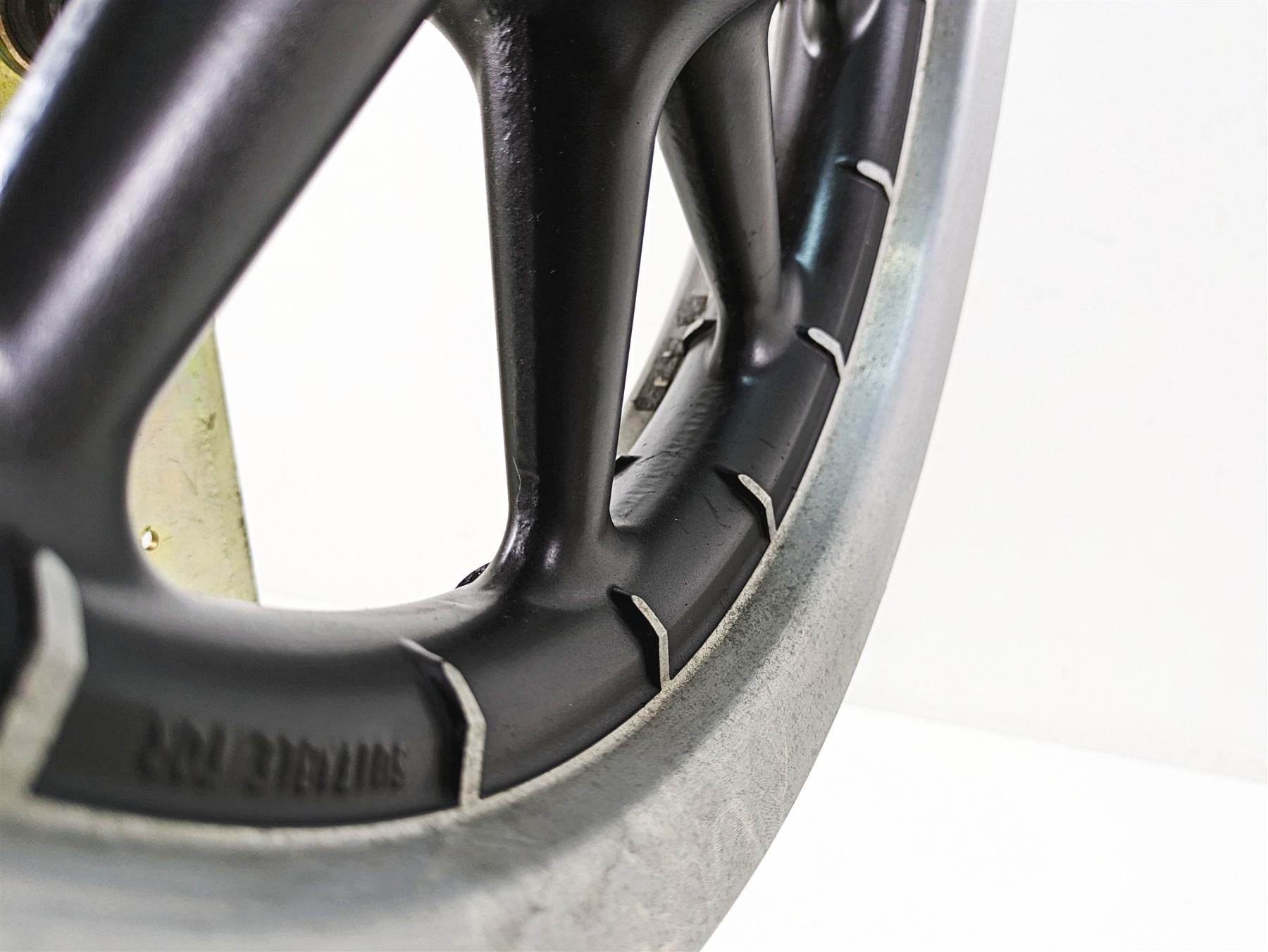 2005 Harley Touring FLHTCUI Electra Glide 16x3 Front Wheel Cast Rim 43493-00 {{ shop.shopifyCountryName }} - Mototech271