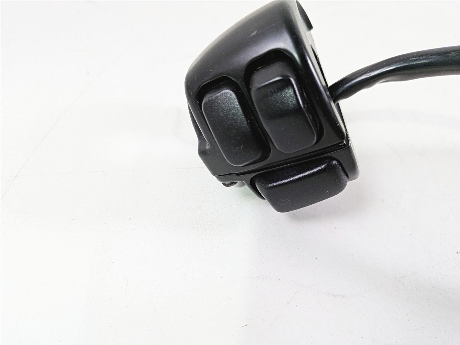 2013 Harley VRSCF Muscle Rod Left Hand Control Switch - Read 71682-06A {{ shop.shopifyCountryName }} - Mototech271
