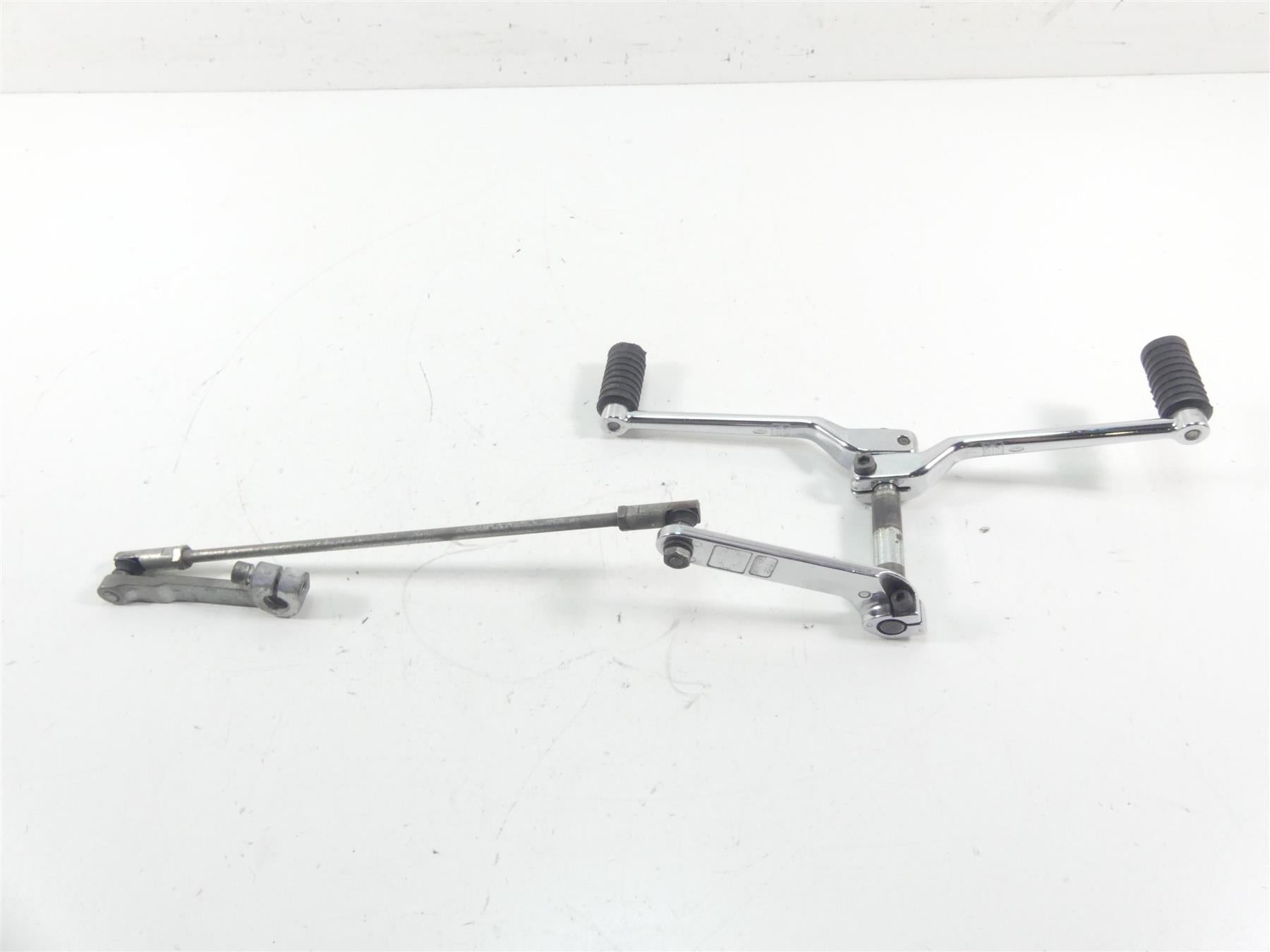 2013 Harley Touring FLHTK Electra Glide Shifter Shift Lever Pedal Pegs 33895-82E {{ shop.shopifyCountryName }} - Mototech271