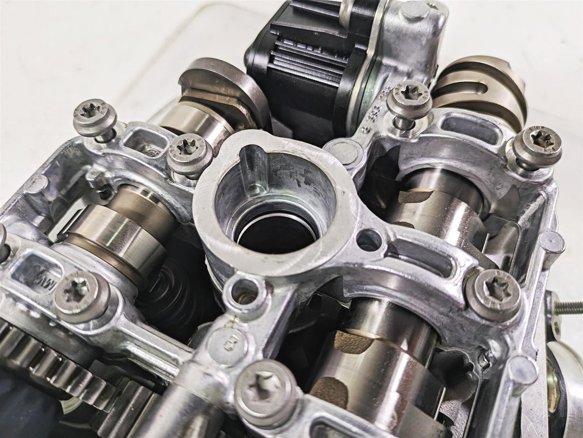 2022 BMW R1250 RT K052 Left Cylinder Head Cylinderhead 11128504123 {{ shop.shopifyCountryName }} - Mototech271