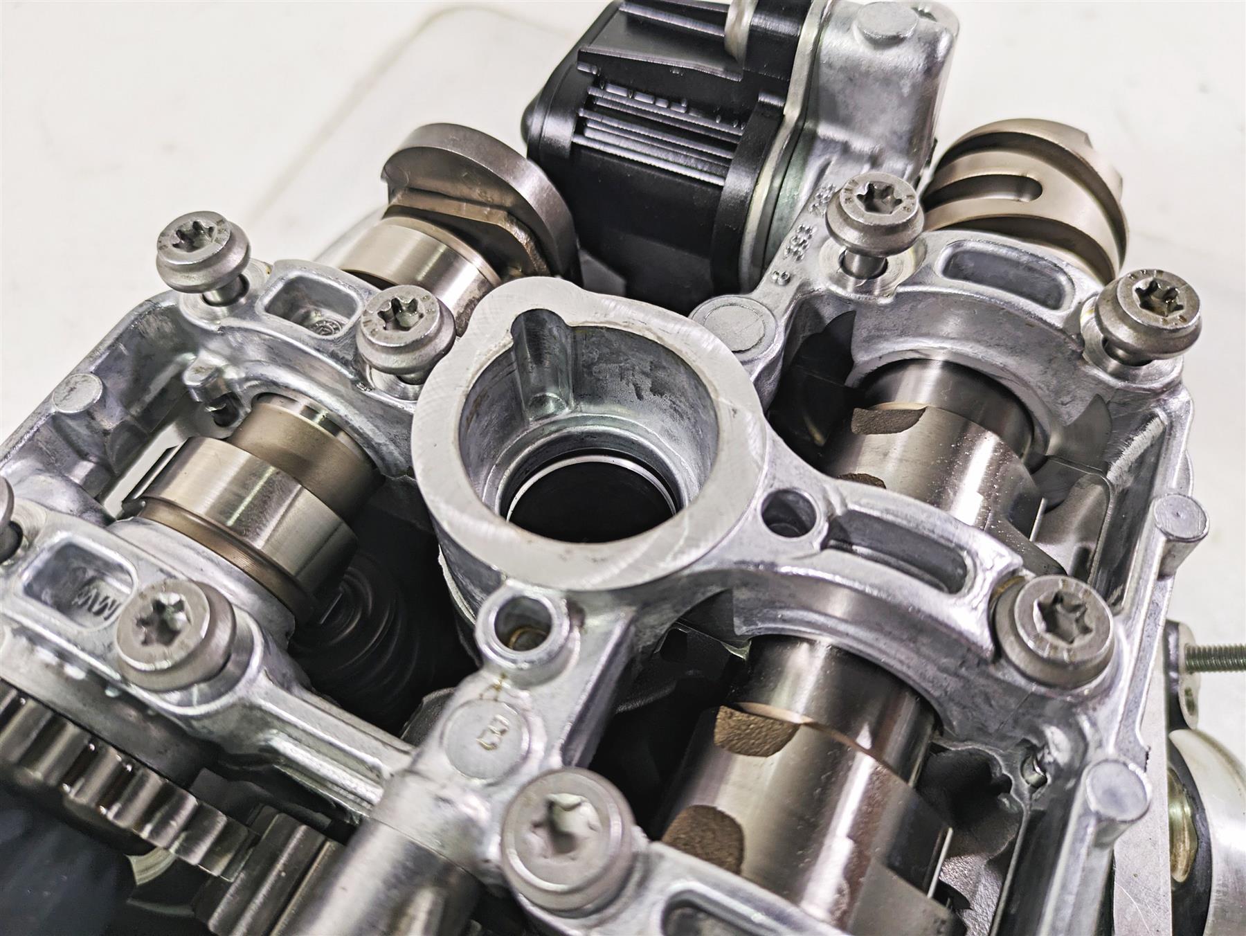 2022 BMW R1250 RT K052 Left Cylinder Head Cylinderhead 11128504123 {{ shop.shopifyCountryName }} - Mototech271