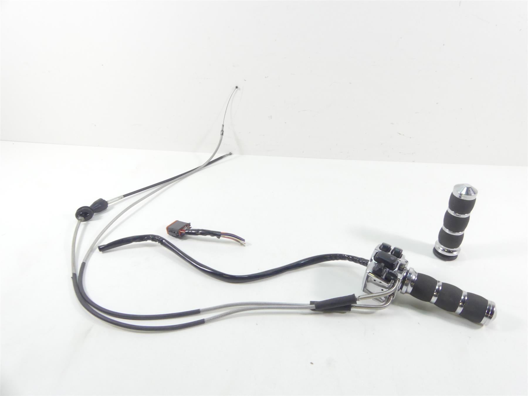 2004 Harley FLHTC SE CVO Electra Glide Right Throttle Control Switch 71684-06A {{ shop.shopifyCountryName }} - Mototech271