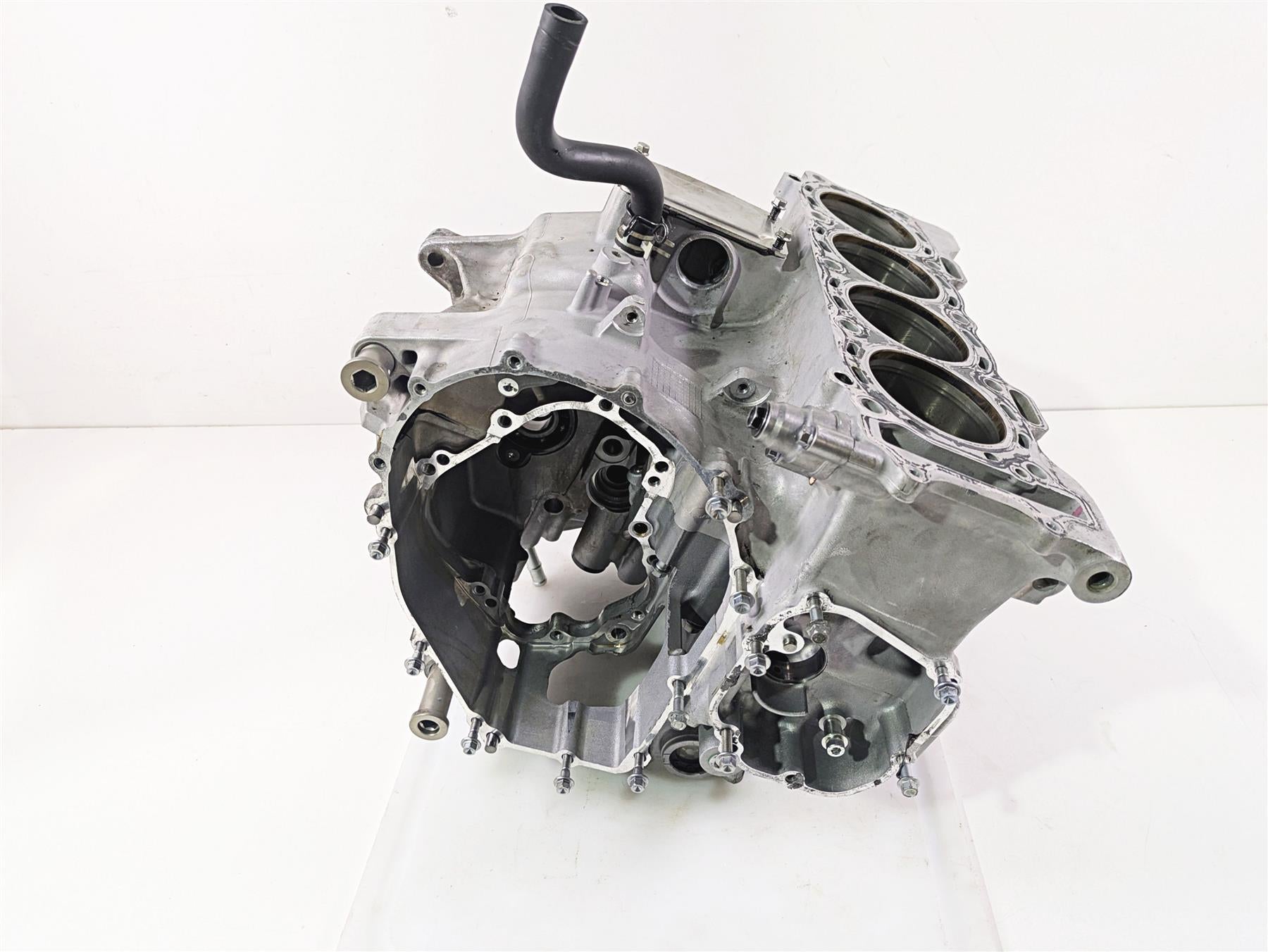 2016 Kawasaki ZX10R Ninja Lower Engine Crank Case & Bolts 14001-0656 14001-0724 {{ shop.shopifyCountryName }} - Mototech271