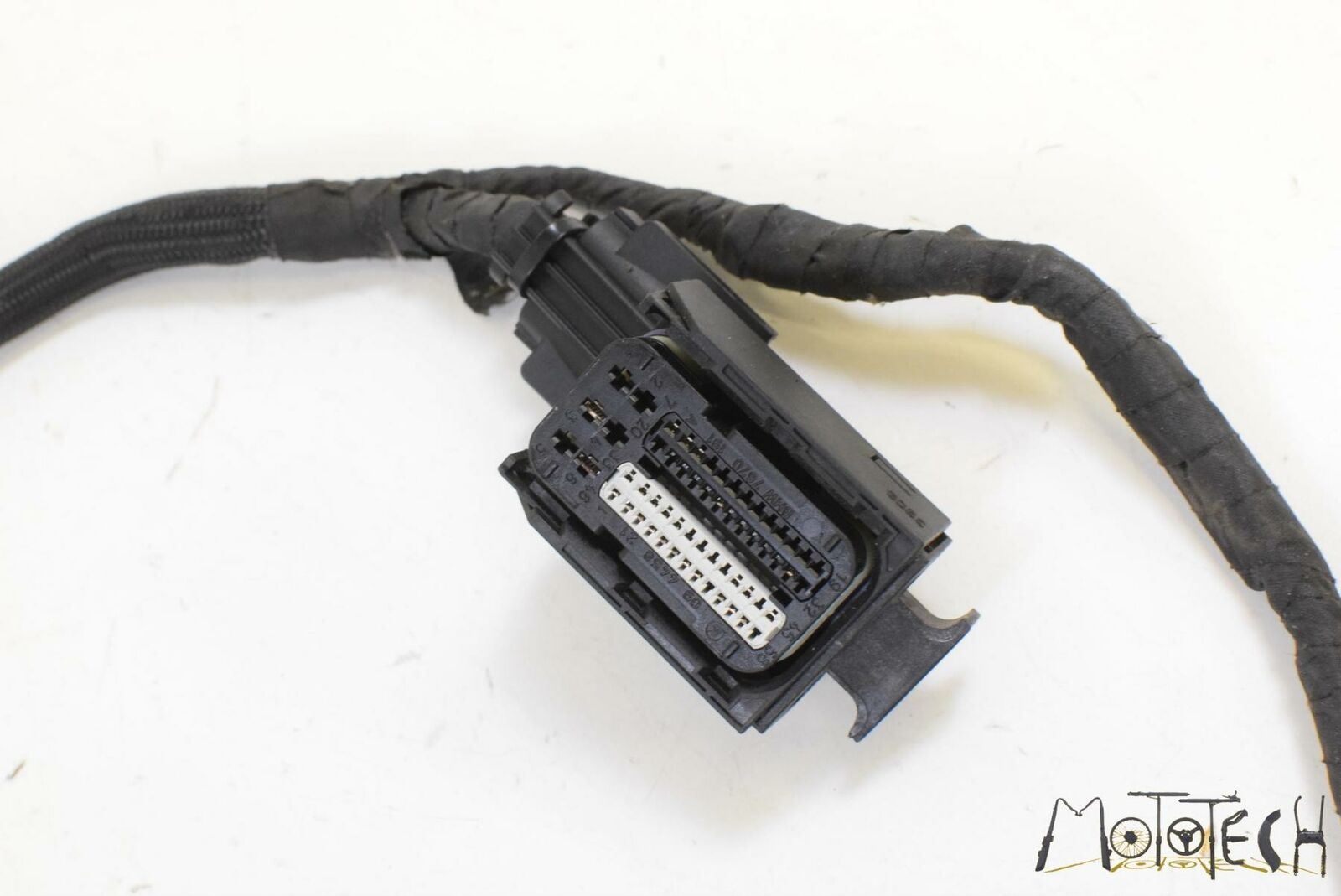 2009 BMW K1300 K1300S K40 Central Chassis Electronics 61357720223 {{ shop.shopifyCountryName }} - Mototech271