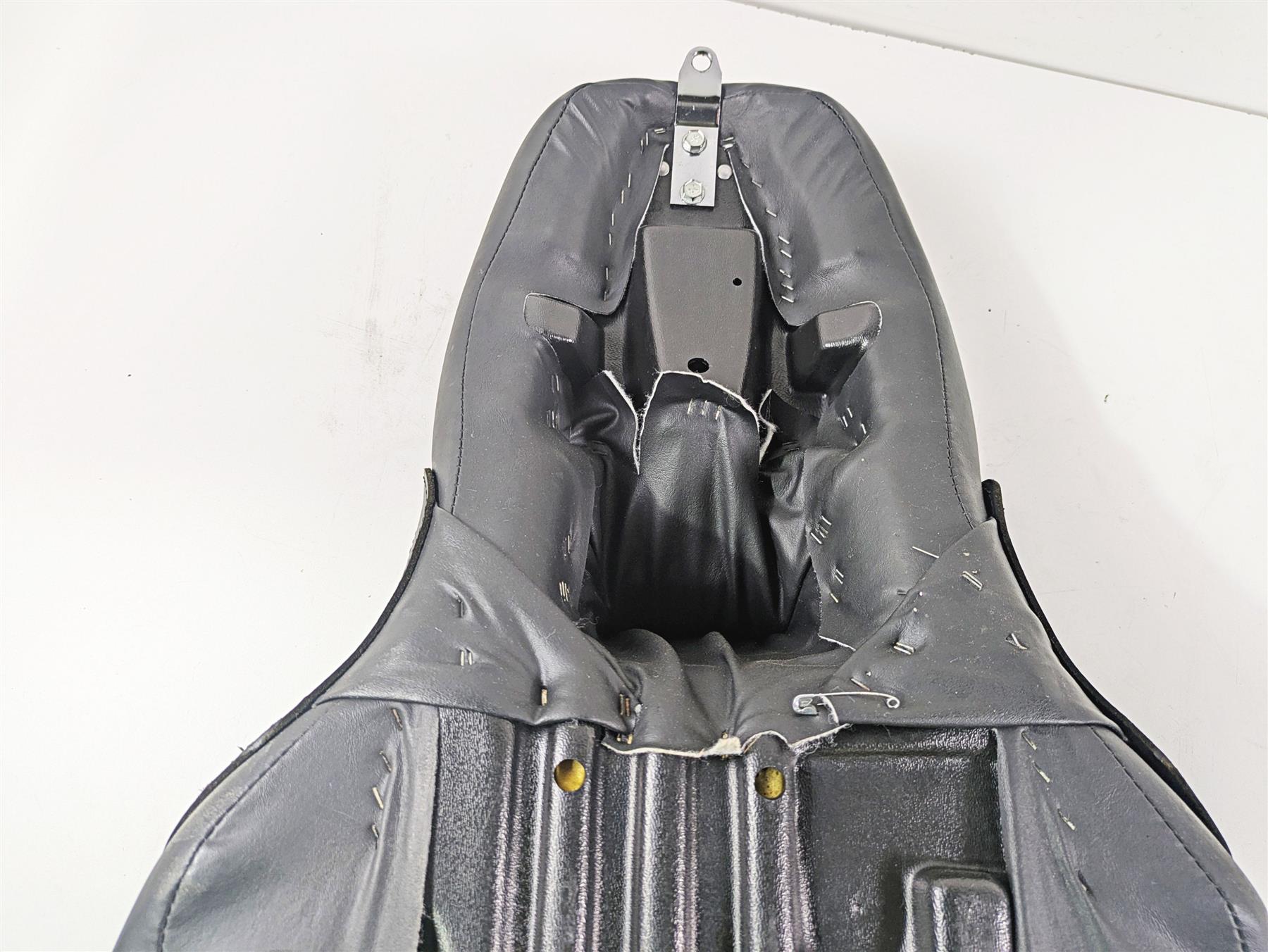 Harley Touring FLH Road King Classic Seat Saddle 51037-03 {{ shop.shopifyCountryName }} - Mototech271