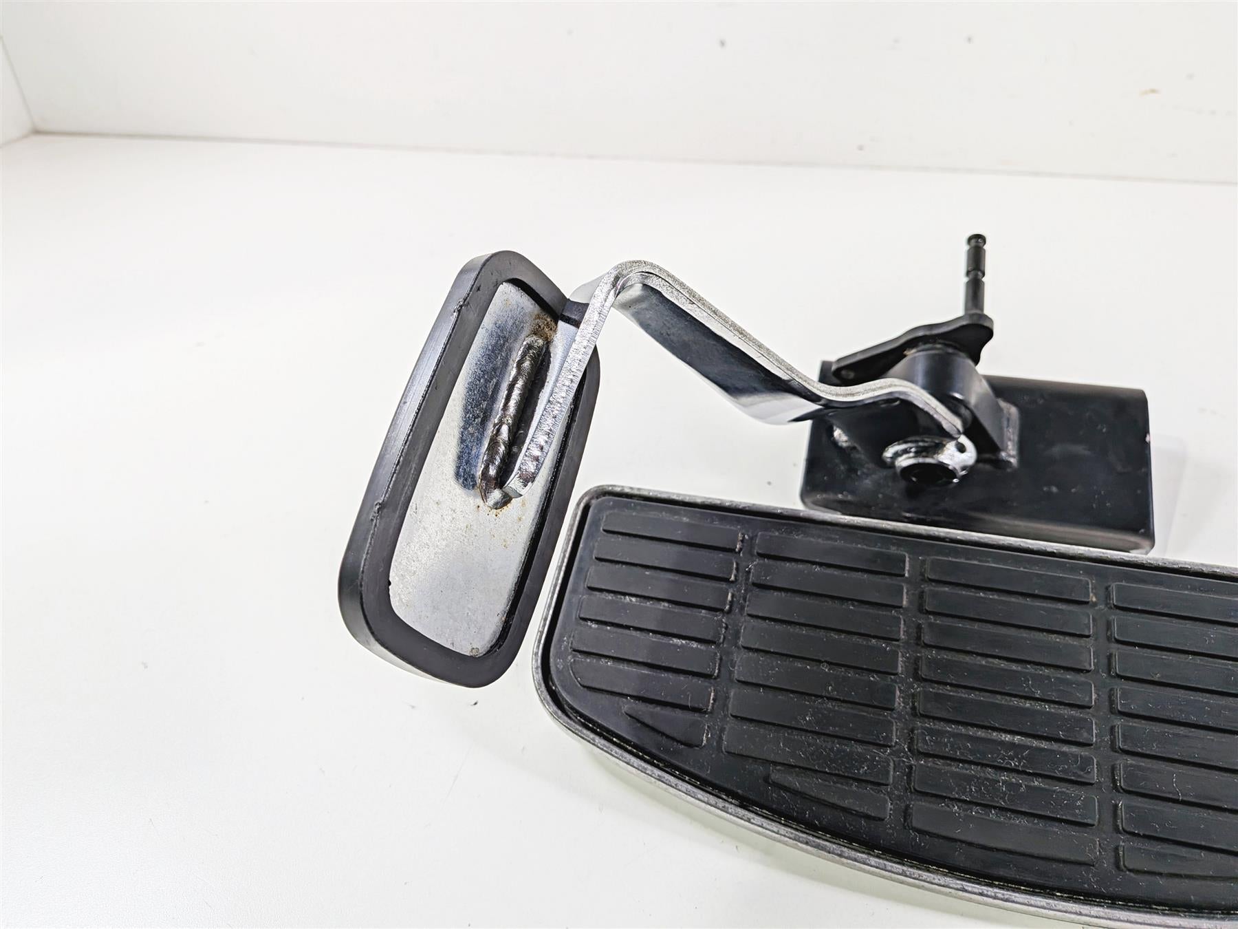 2006 Suzuki C90 VL1500T Boulevard Right Floor Board & Brake Pedal 43510-10F00 {{ shop.shopifyCountryName }} - Mototech271