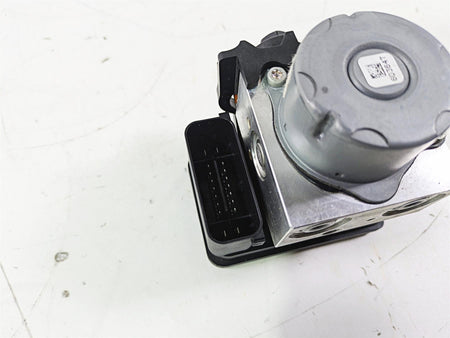 2019 Triumph Speed Triple RS 1050 Abs Brake Pump Module Unit T2029204 {{ shop.shopifyCountryName }} - Mototech271