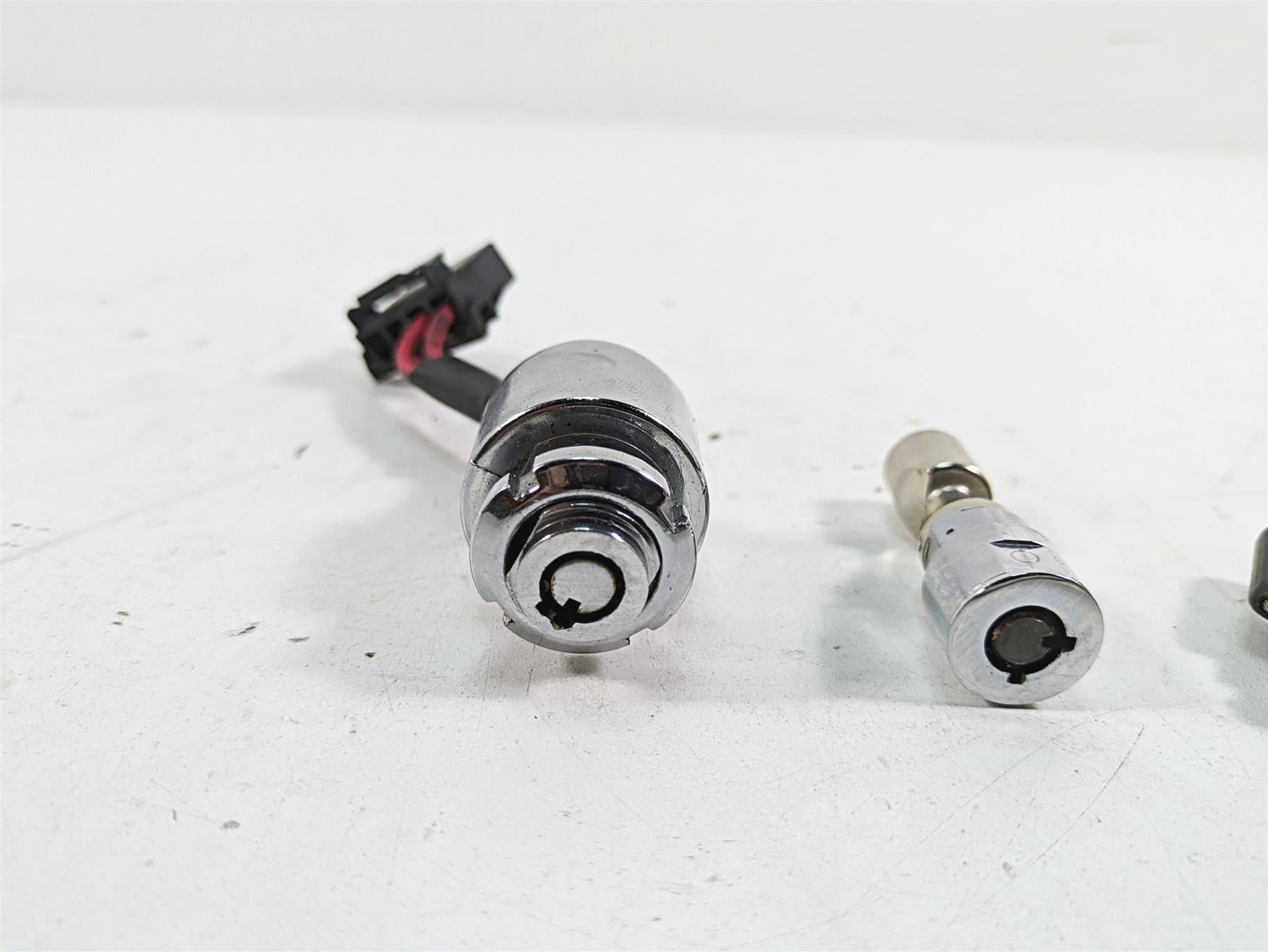 2005 Harley Dyna FXDL Low Rider Ignition Switch Key Lock Set 71476