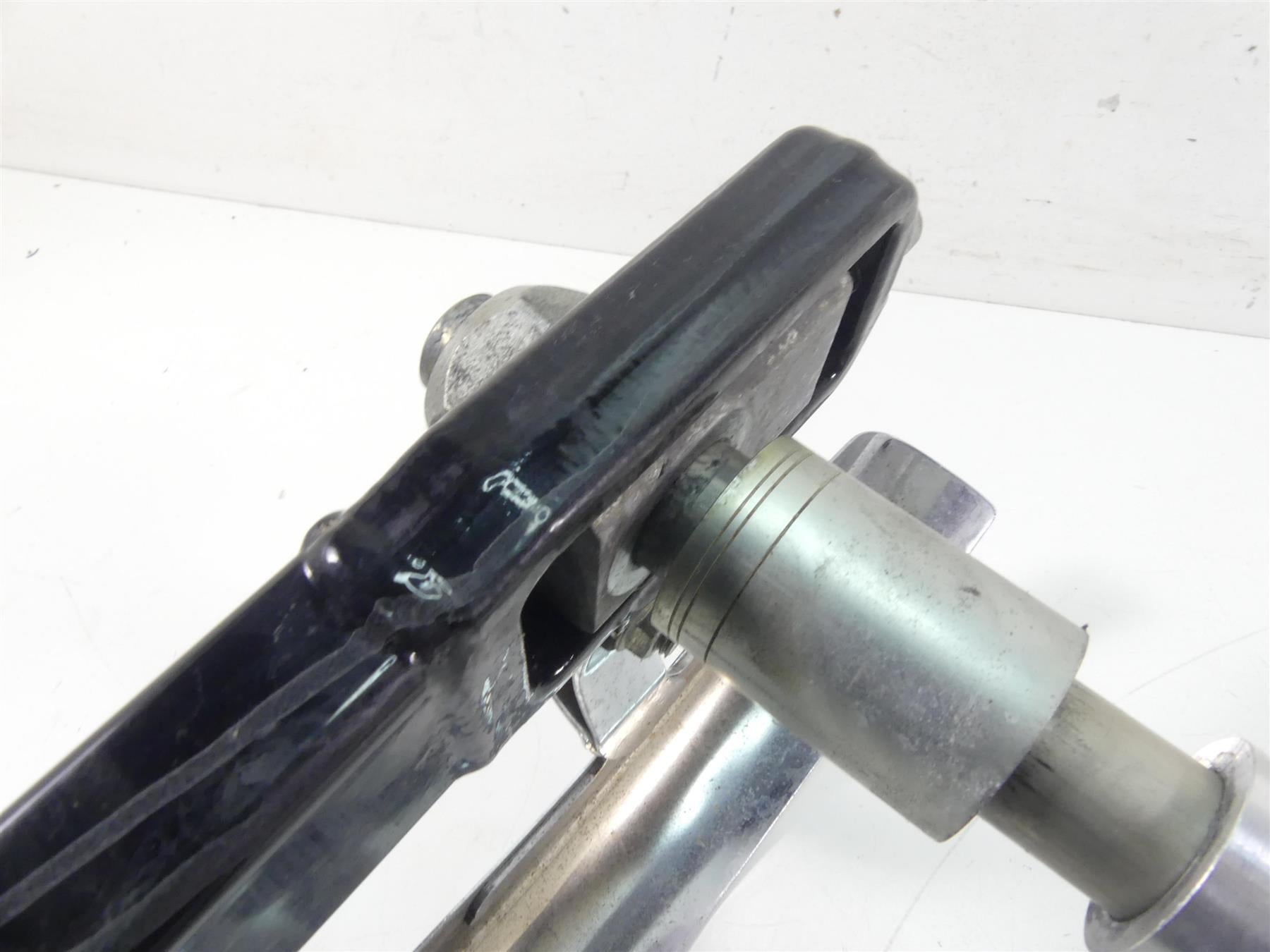 2010 Harley FXDWG Dyna Wide Glide Rear Swingarm Swing Arm & 25mm Axle 47820-10 {{ shop.shopifyCountryName }} - Mototech271