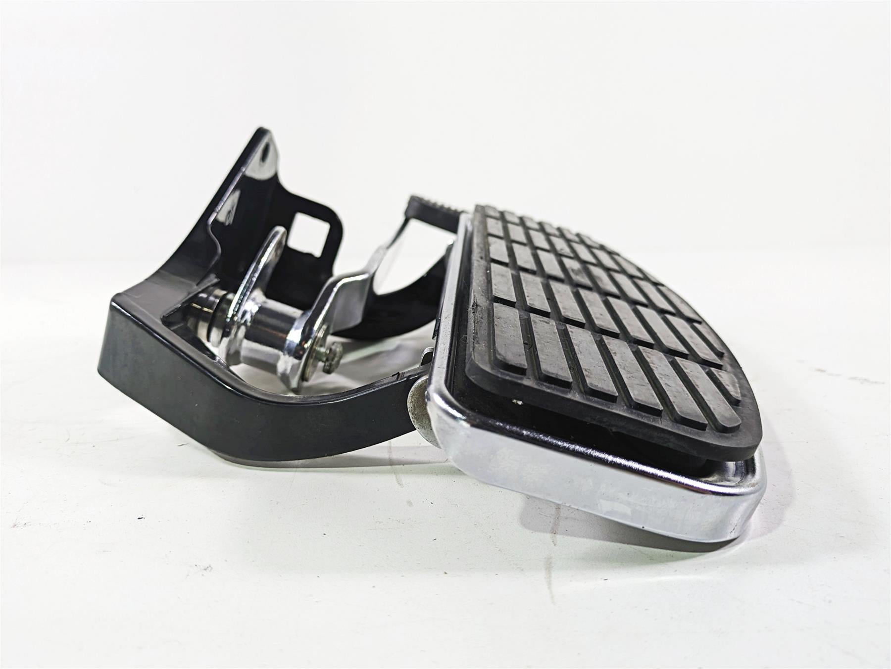 2003 Harley FLSTC Softail Heritage 100th Front Right Floorboard Set 50600026 {{ shop.shopifyCountryName }} - Mototech271